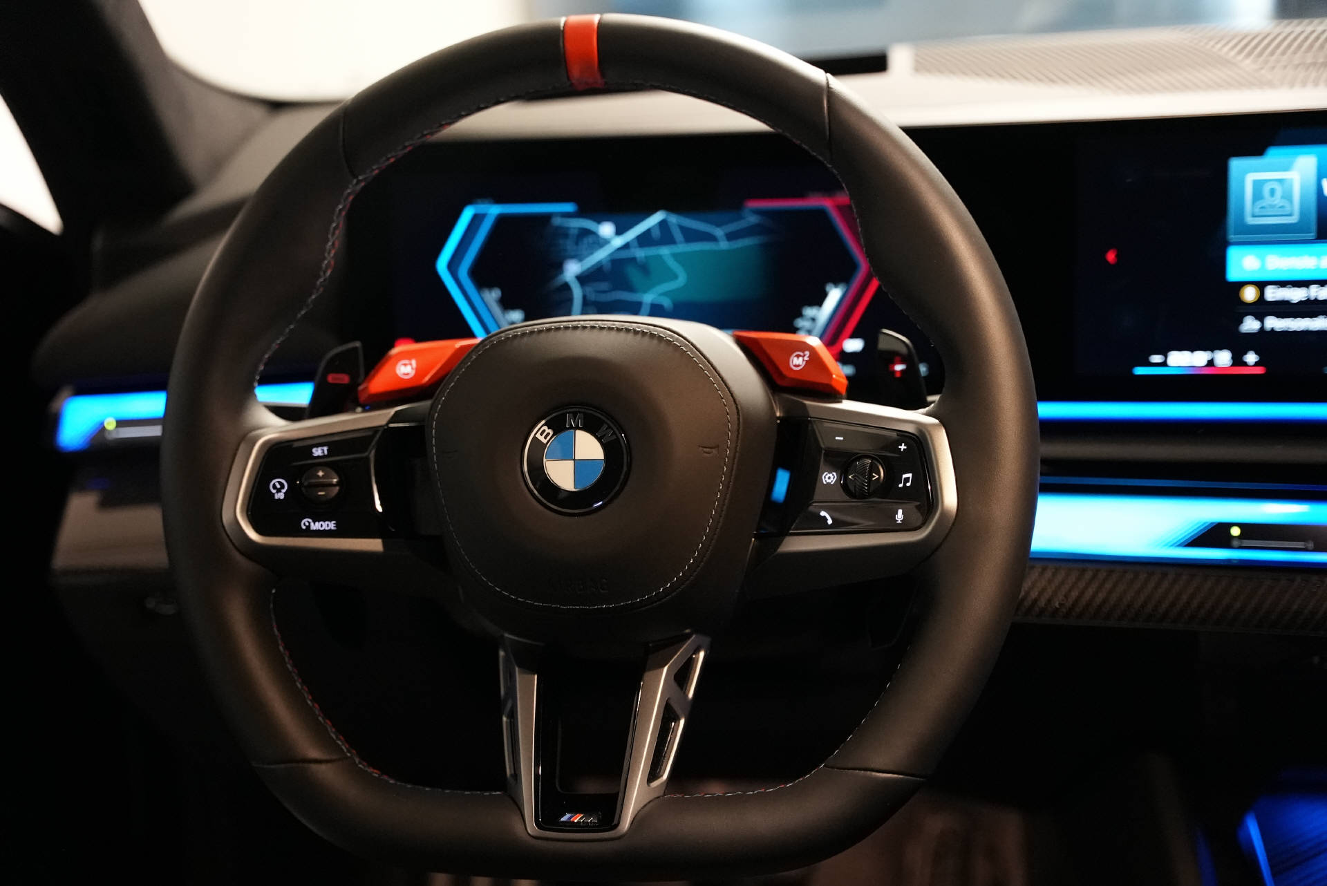 BMW M5 xDrive Touring Twilight Purple-image-12