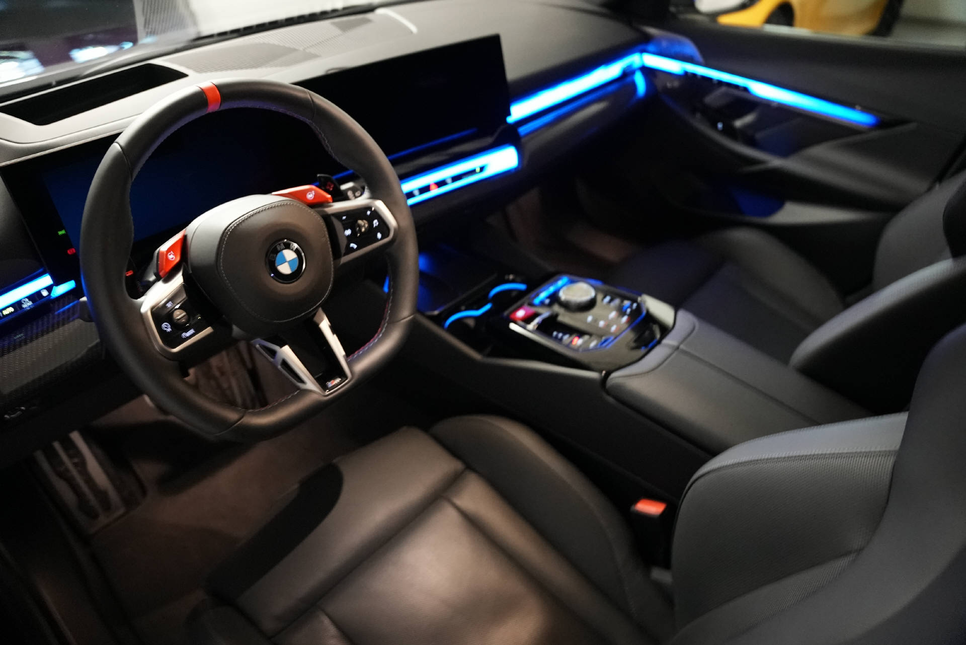 BMW M5 xDrive Touring Twilight Purple-image-6