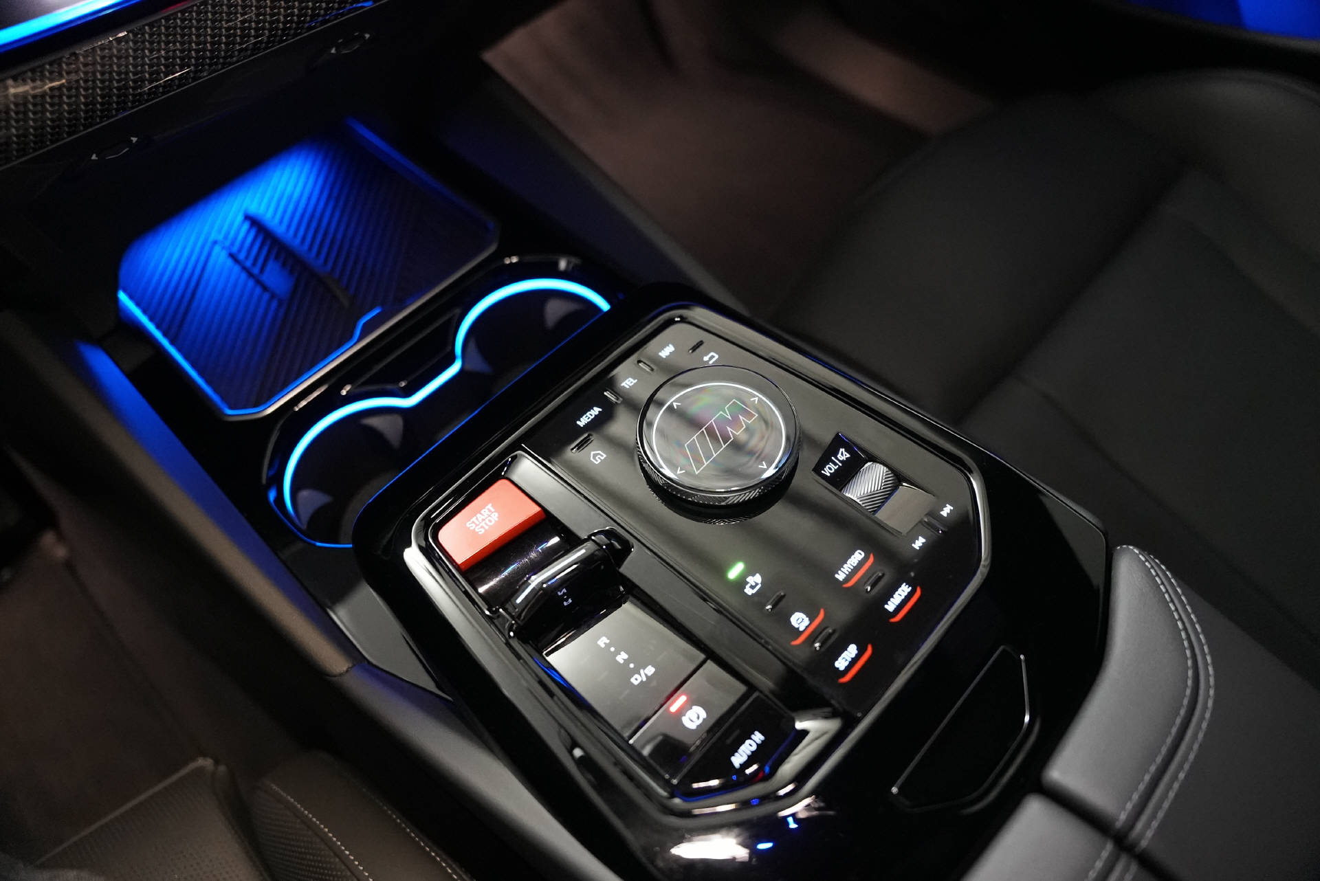 BMW M5 xDrive Touring Twilight Purple-image-14