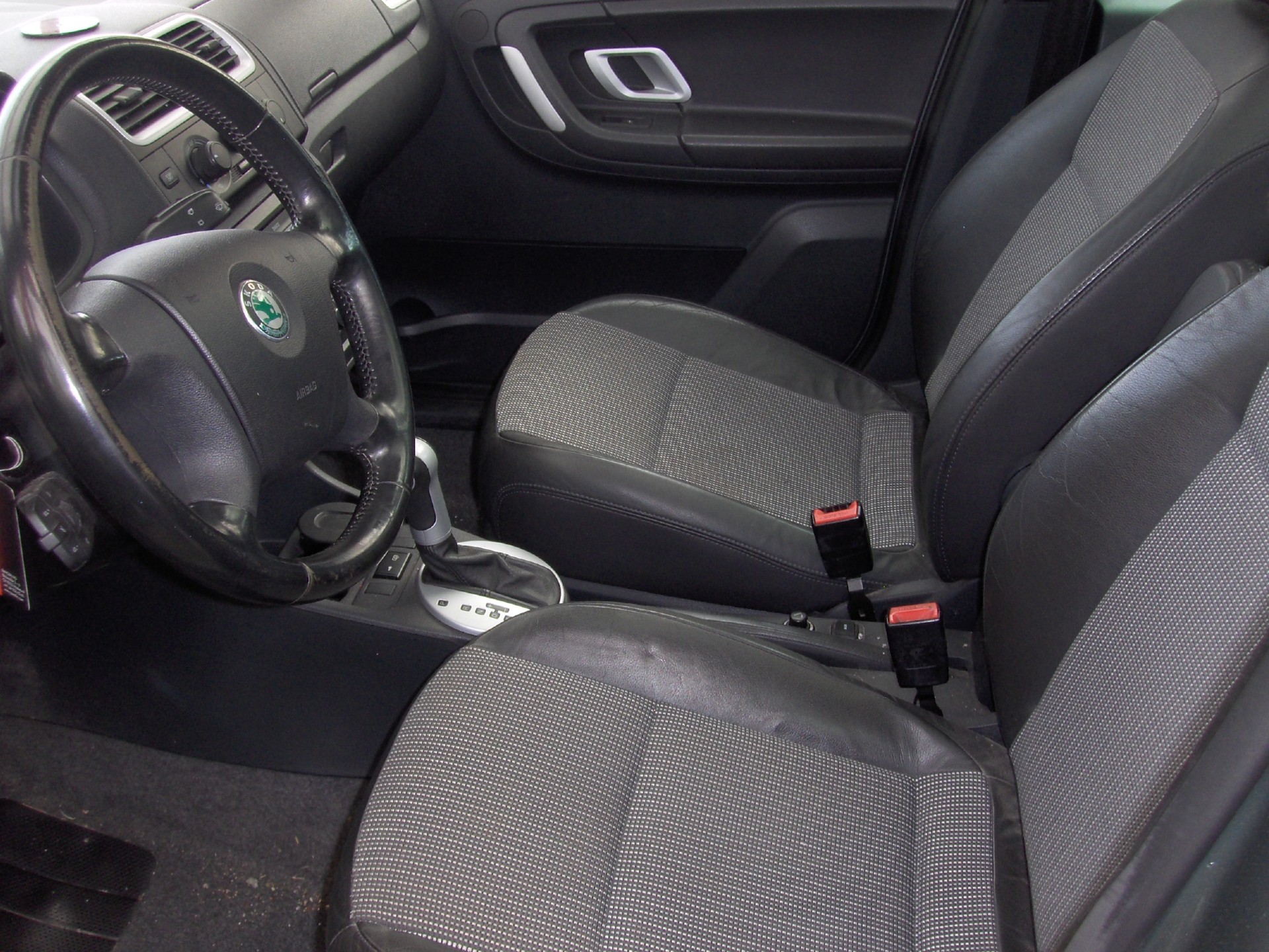 SKODA Roomster 1.6 Elegance-image-4