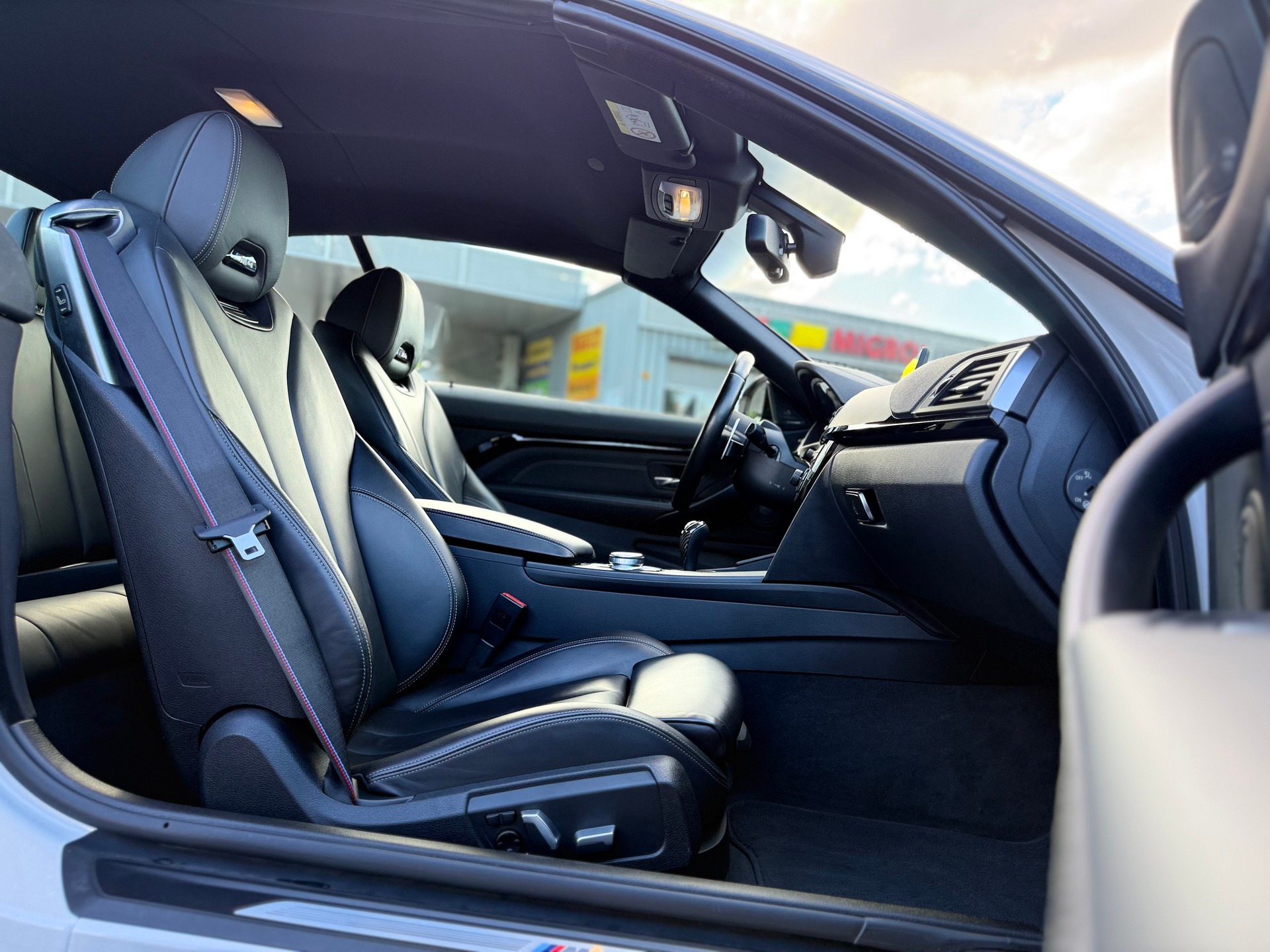 BMW M4 Cabriolet Drivelogic M Competition-image-13