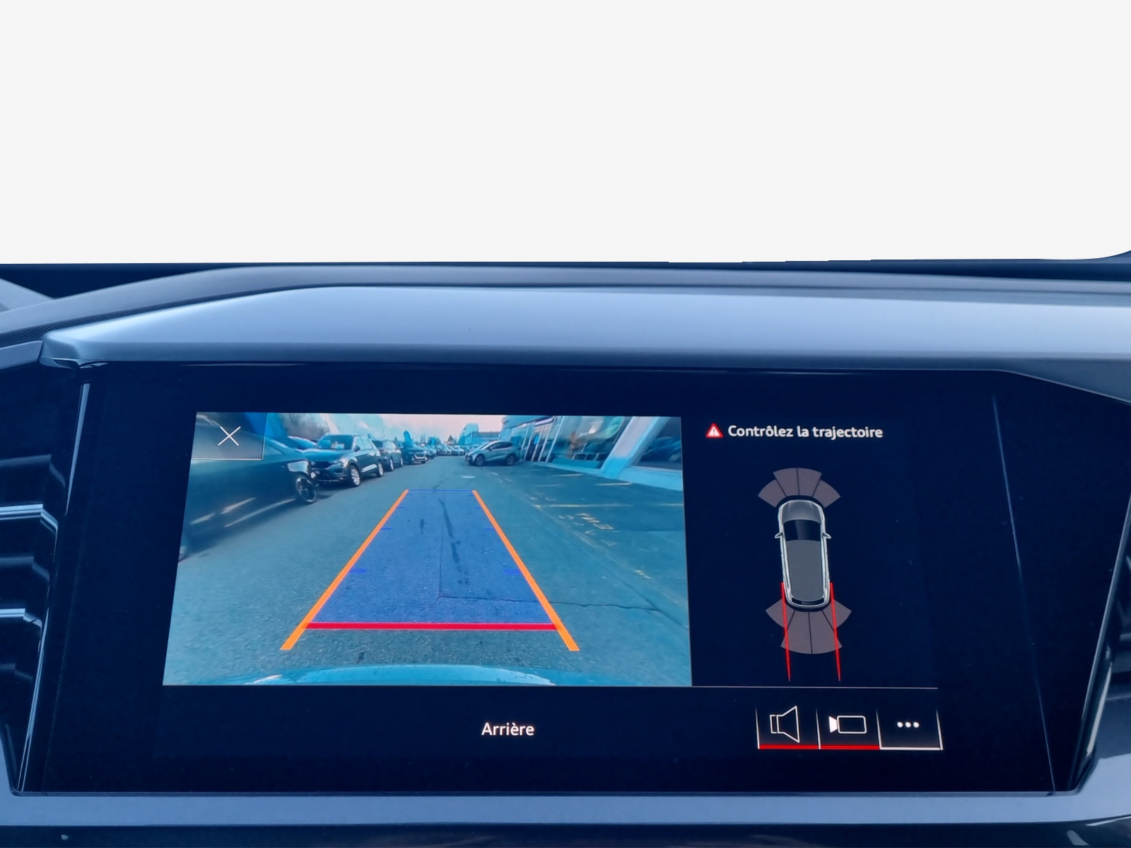AUDI Q4 e-tron 50 quattro-image-14