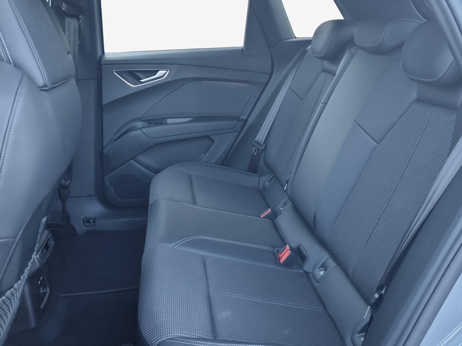 AUDI Q4 e-tron 50 quattro-image-12