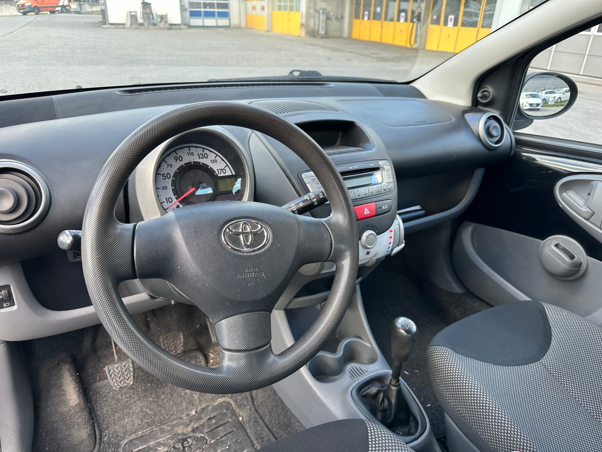 TOYOTA Aygo 1.0 Linea Sol-image-3