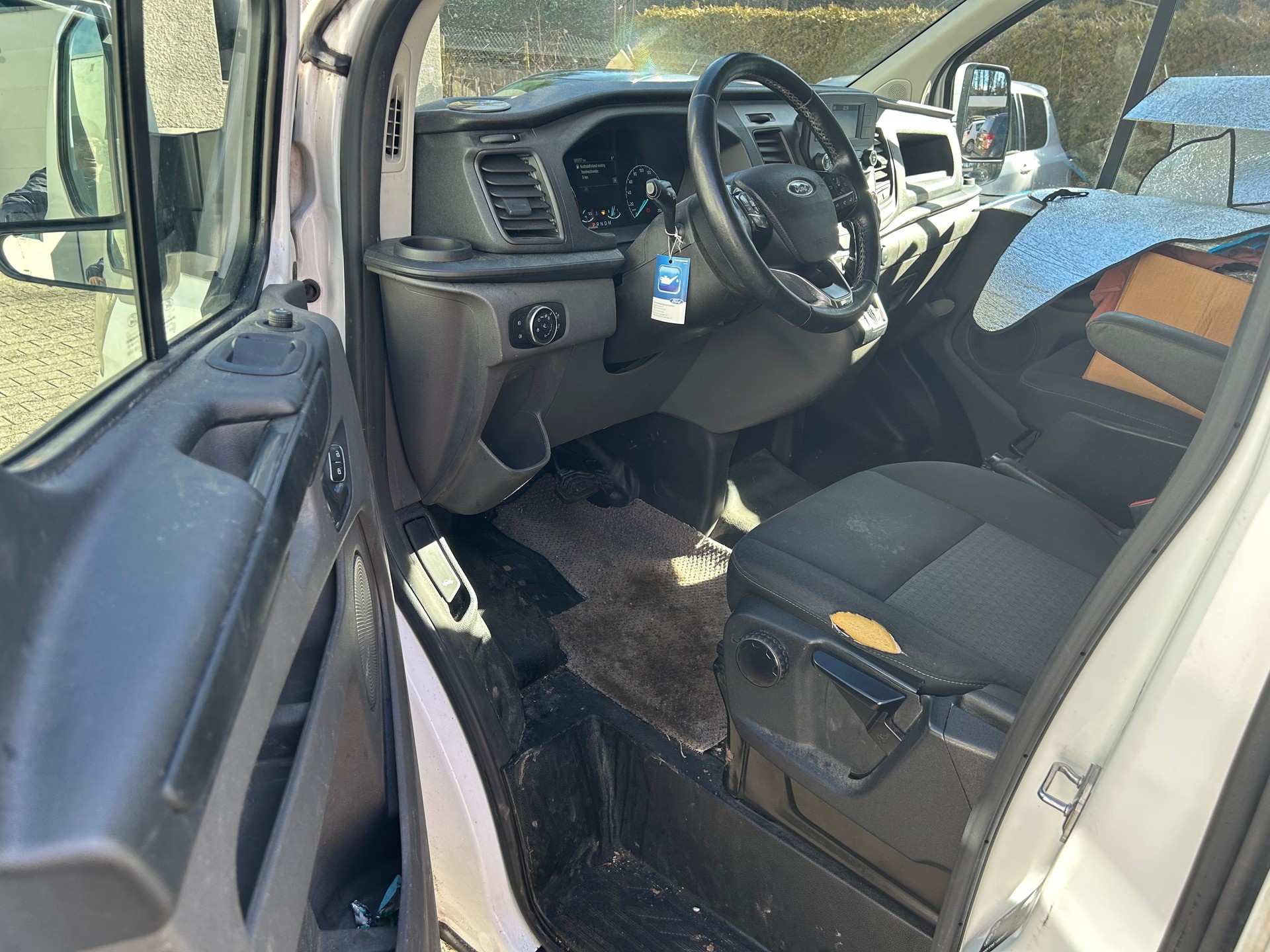 FORD Transit Custom Van 300 L1H1 Trend A-image-10