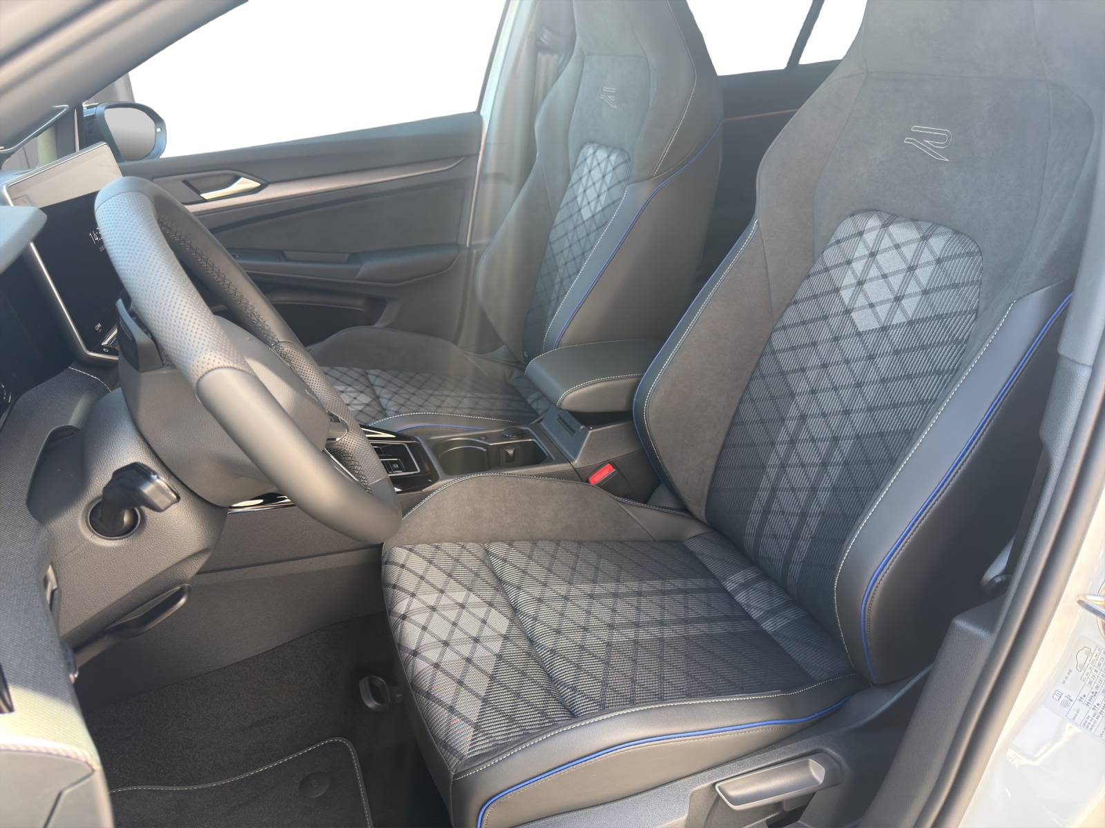 VW Golf 2.0 TSI R-Line DSG 4 Motion-image-9