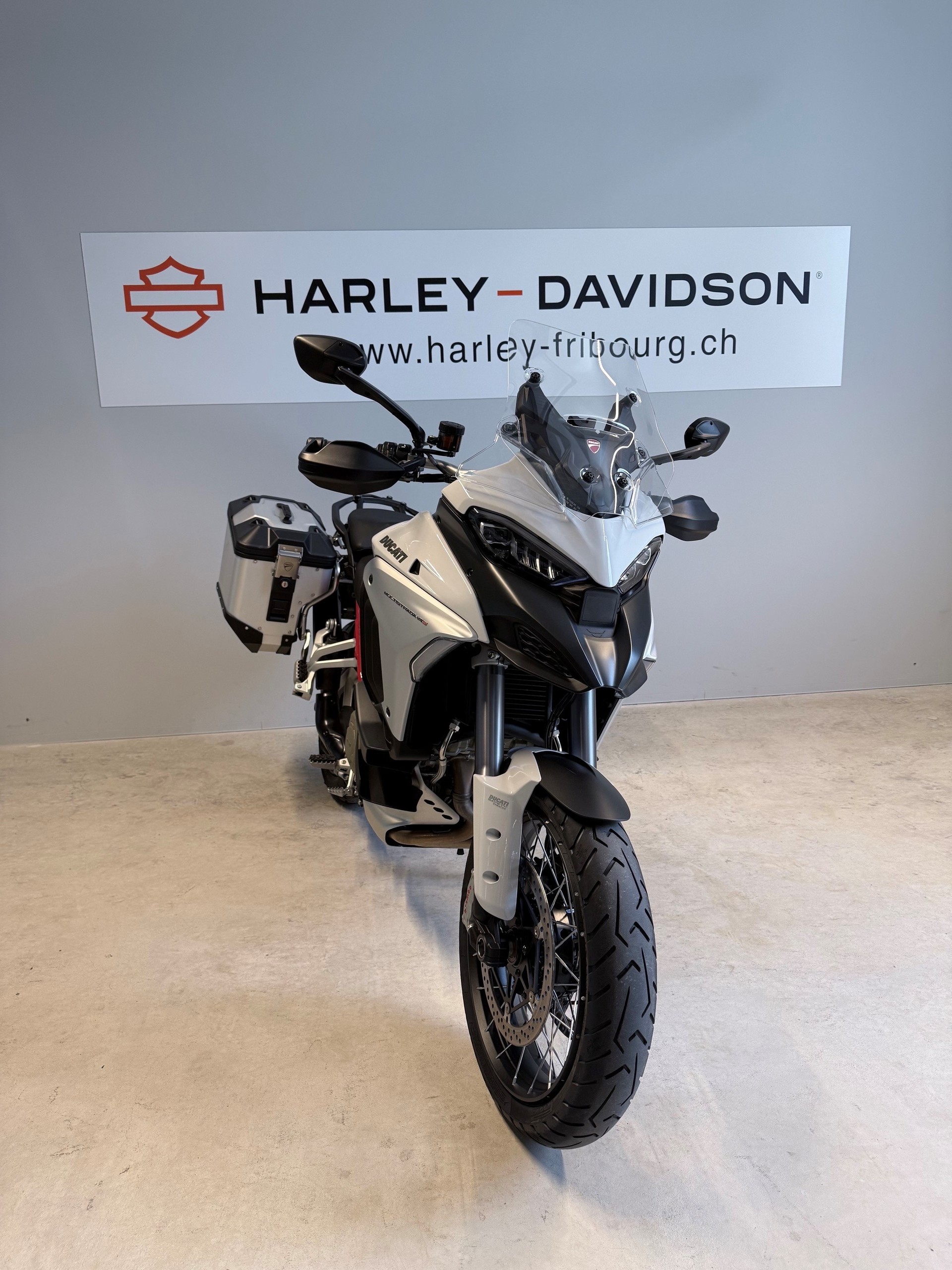 DUCATI Multistrada V4 S Radar Speichen Felgen-showroom-element-1