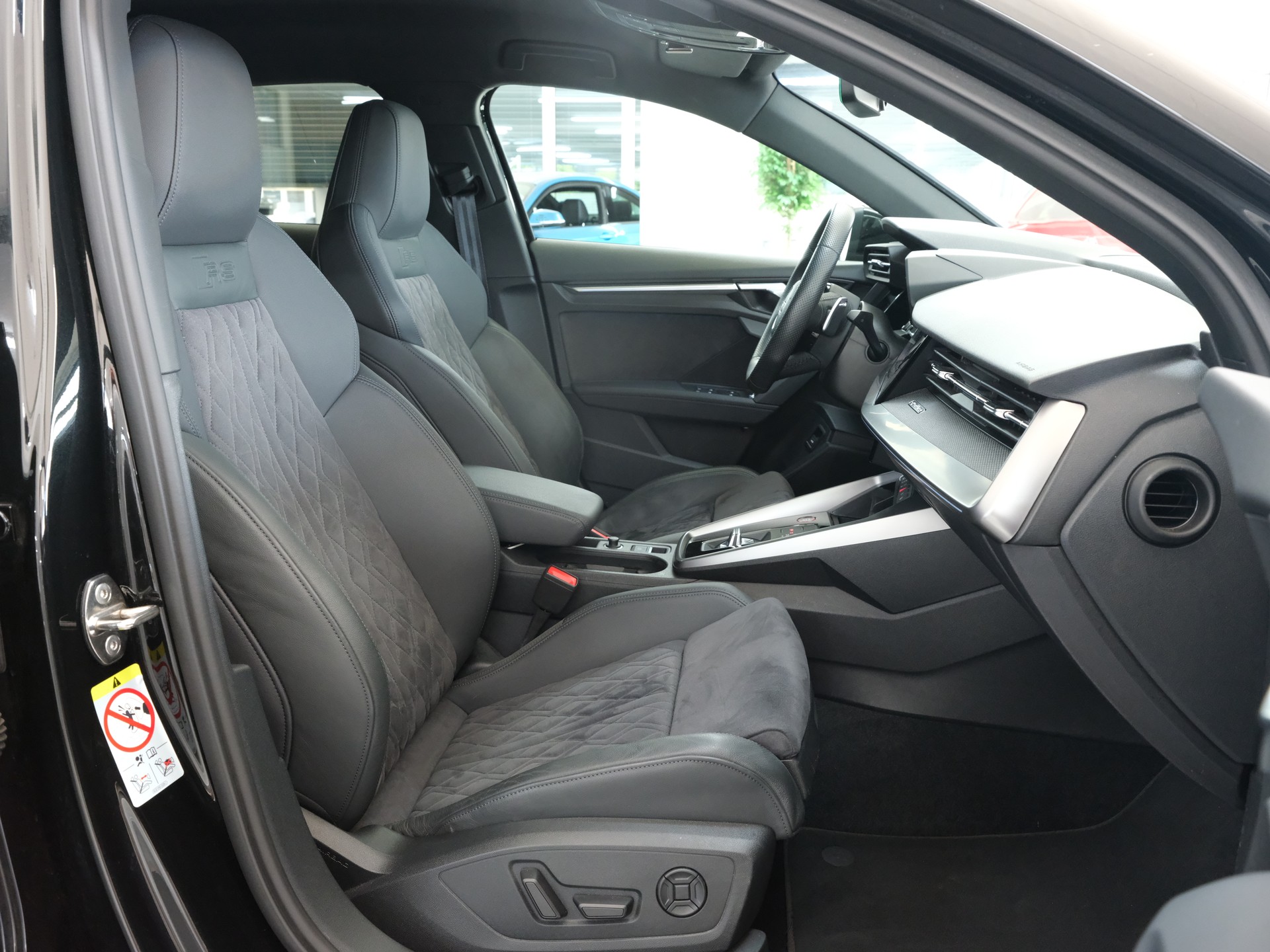 AUDI RS3 Sportback 2.5 TSI quattro S-tronic * RS Abgassanlage* *Carplay* *RS Performance*-image-14