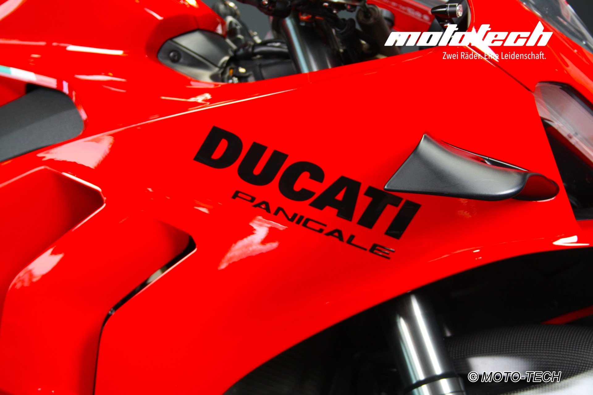 DUCATI Panigale V4-image-8