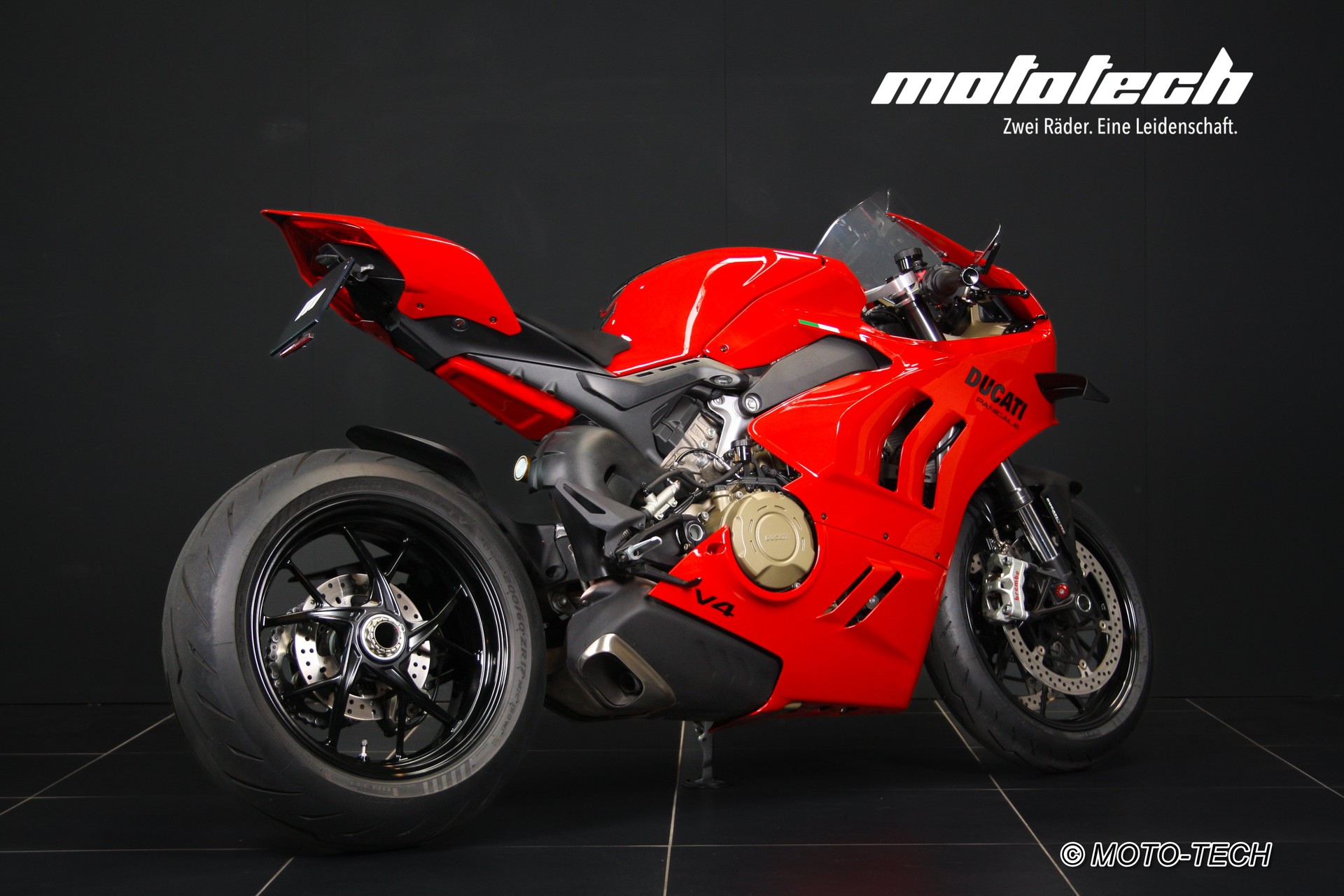 DUCATI Panigale V4-showroom-element-2