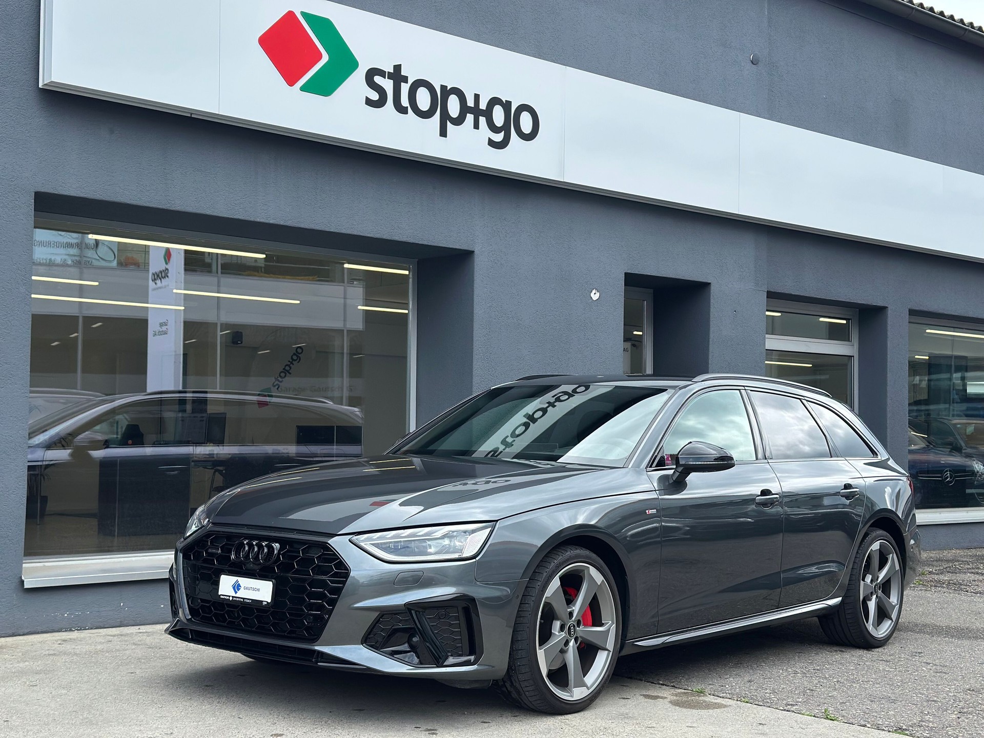 AUDI A4 Avant 40 TDI S line Attraction quattro S-tronic-image-0