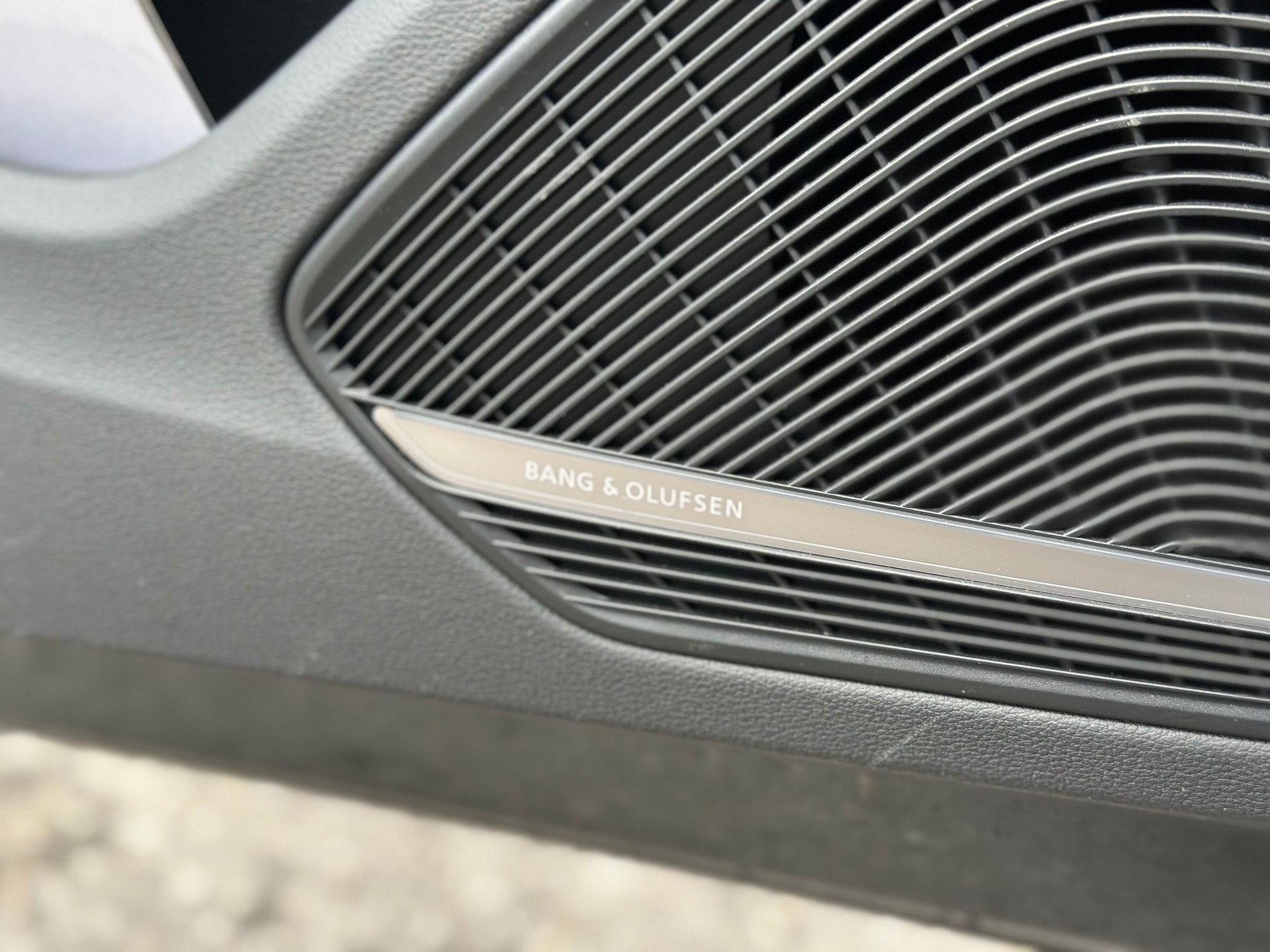 AUDI A4 Avant 40 TDI S line Attraction quattro S-tronic-image-13