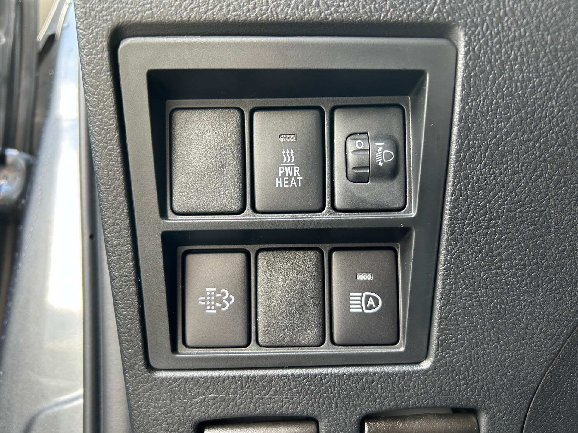 TOYOTA Hilux Double Cab.-Pick-up 2.4 D-4D 150 Style-image-14