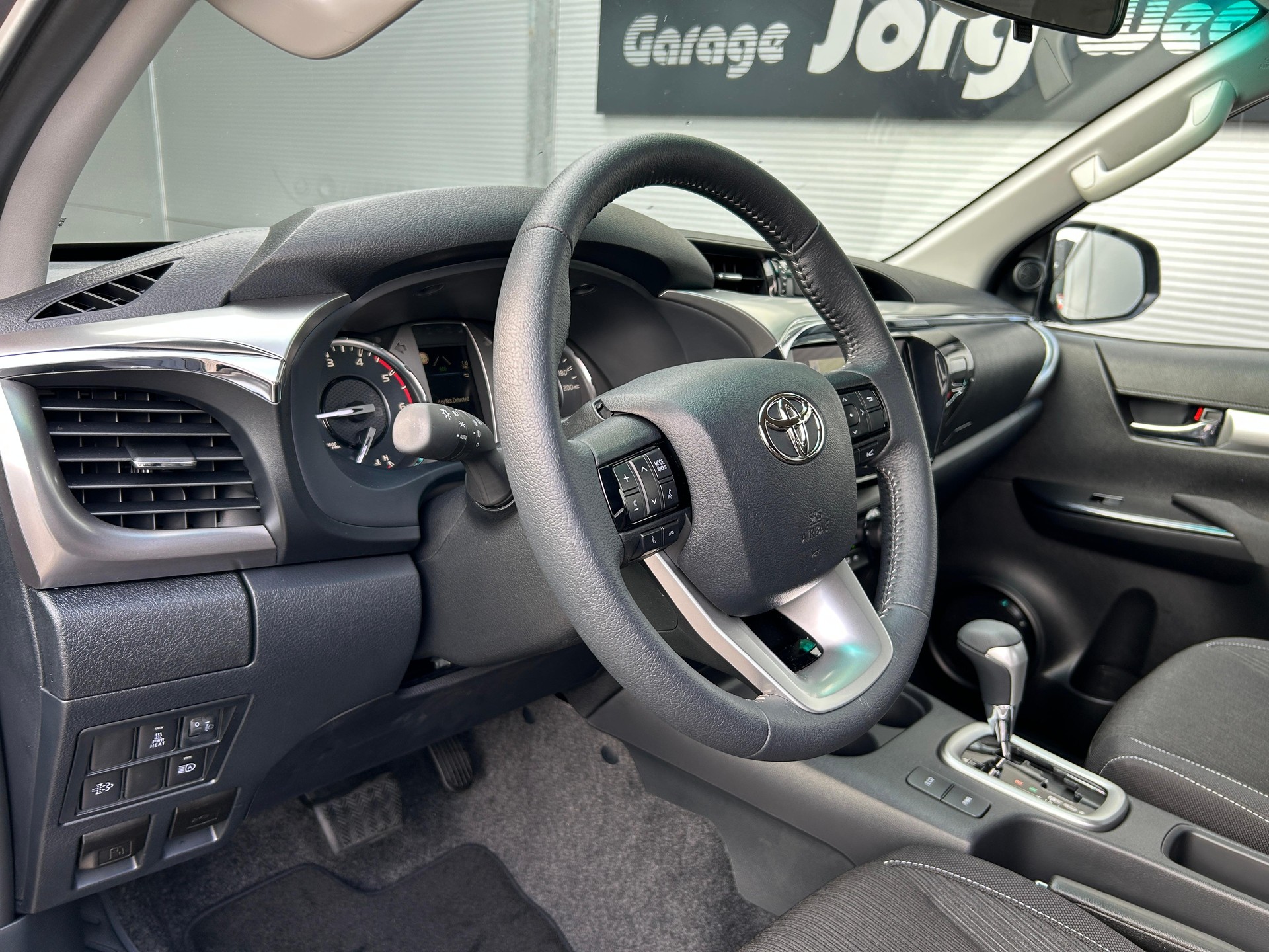 TOYOTA Hilux Double Cab.-Pick-up 2.4 D-4D 150 Style-image-7