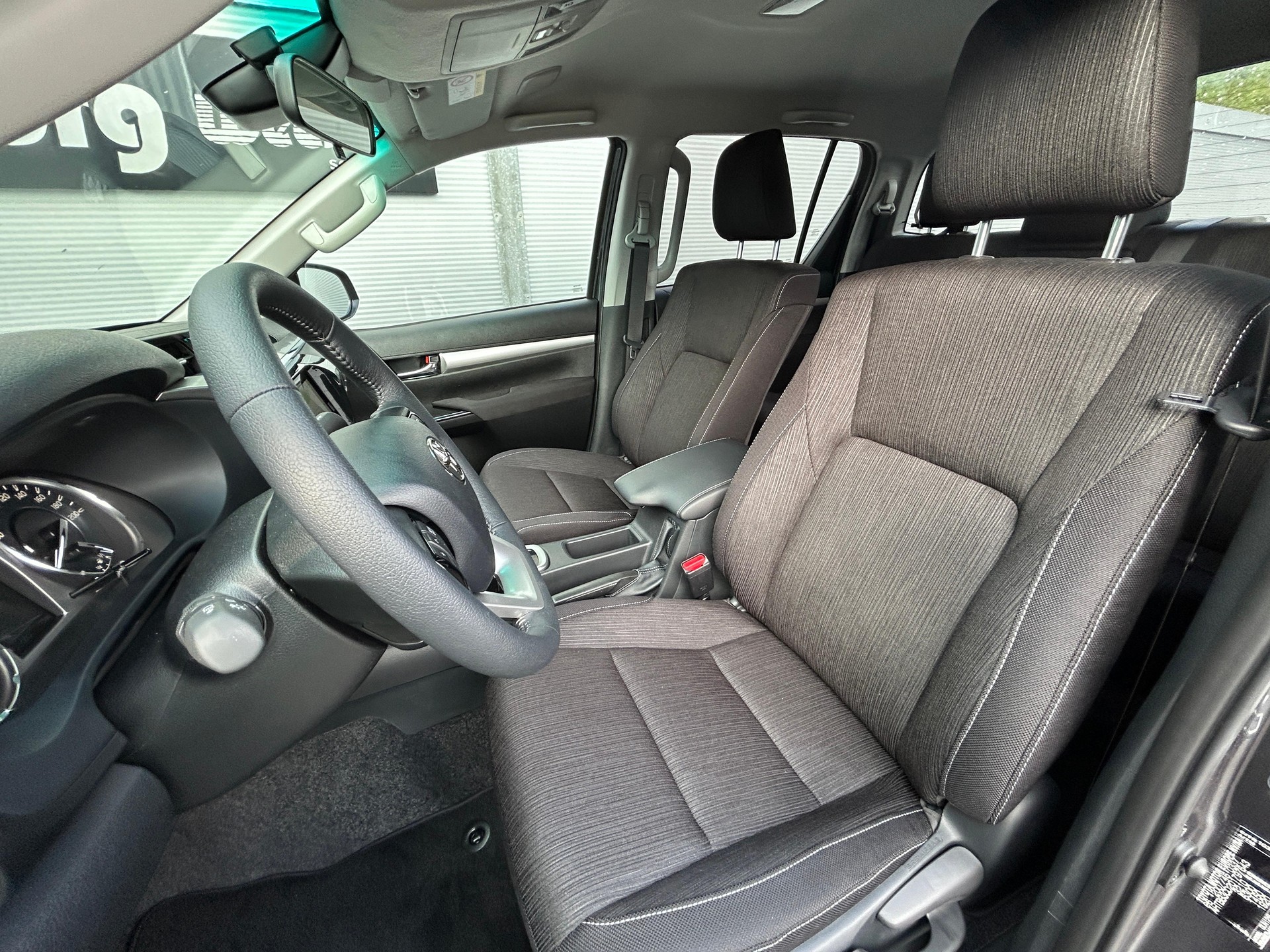TOYOTA Hilux Double Cab.-Pick-up 2.4 D-4D 150 Style-image-6