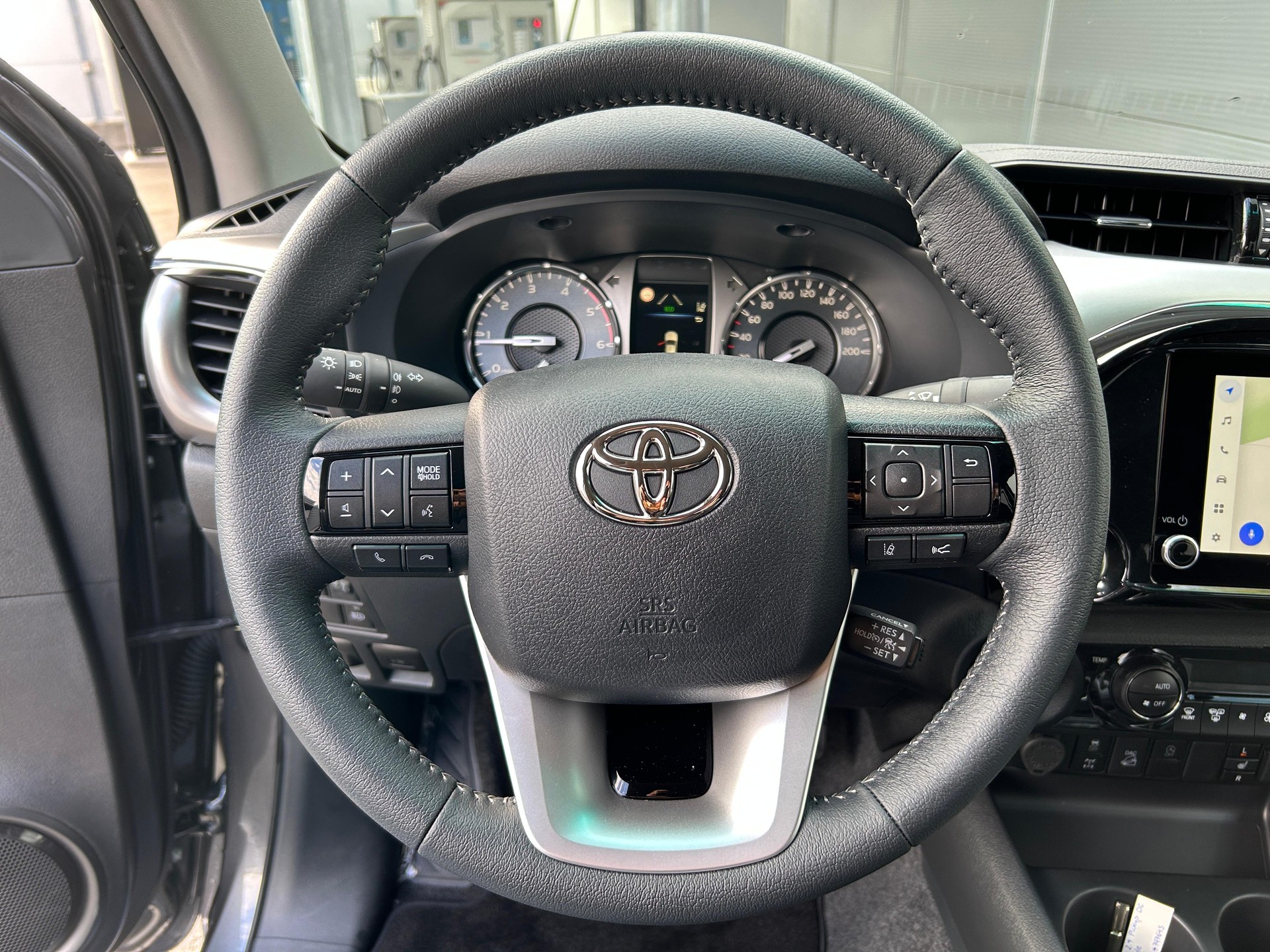 TOYOTA Hilux Double Cab.-Pick-up 2.4 D-4D 150 Style-image-9