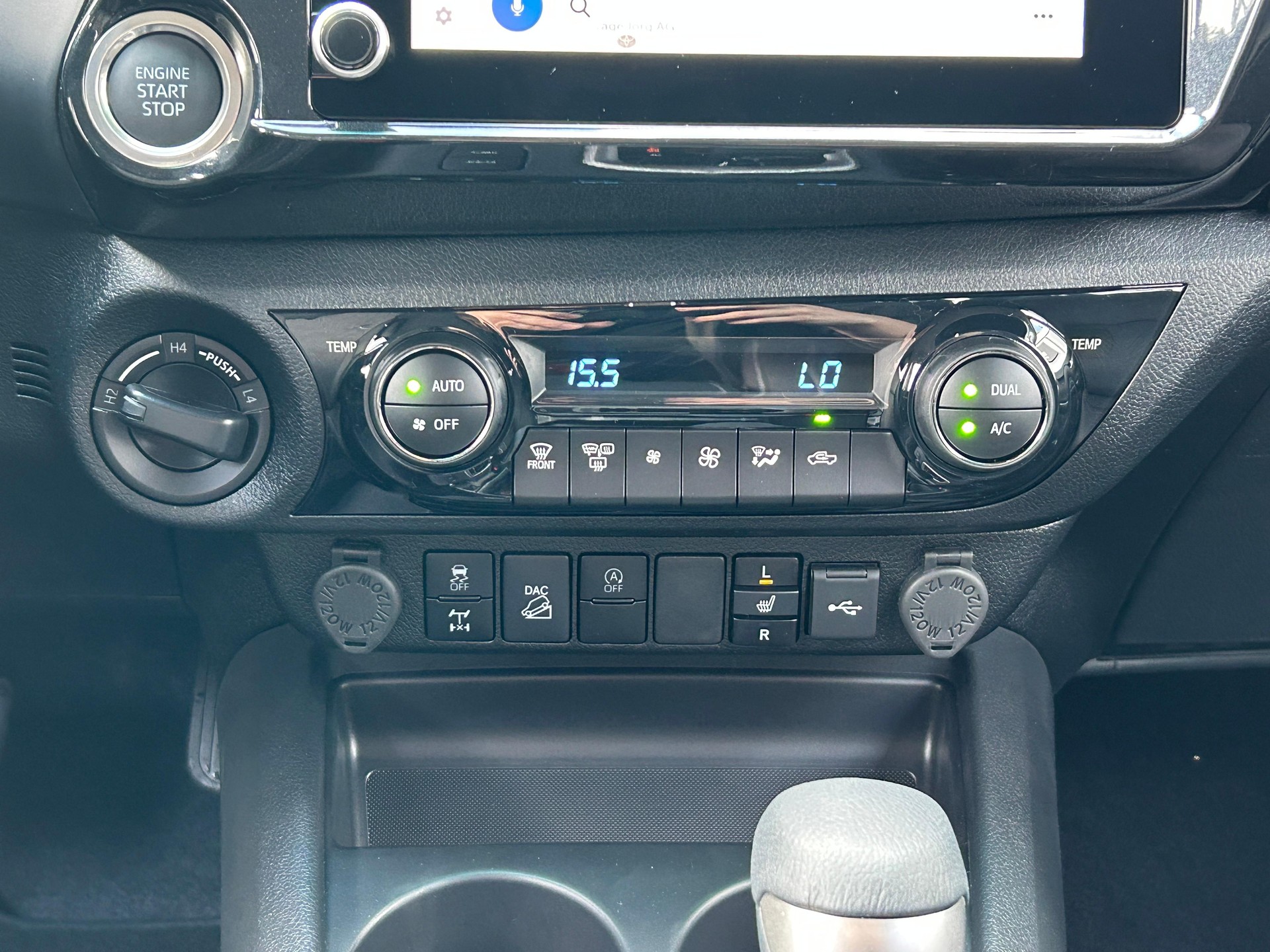TOYOTA Hilux Double Cab.-Pick-up 2.4 D-4D 150 Style-image-8