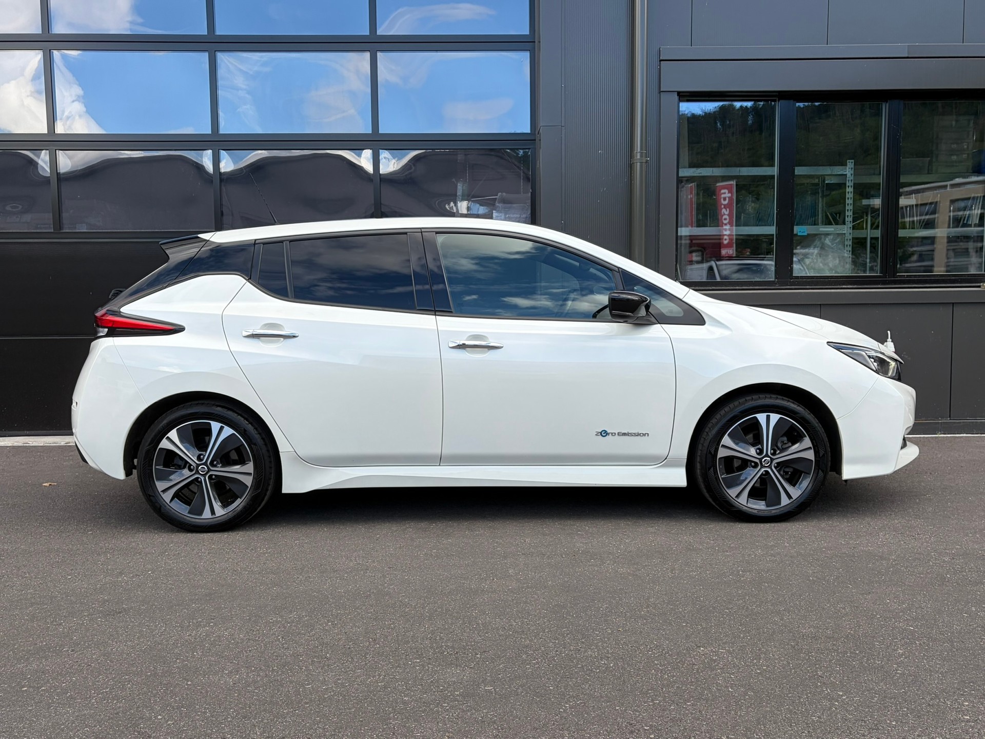 NISSAN Leaf N-Connecta (incl. battery)-image-1