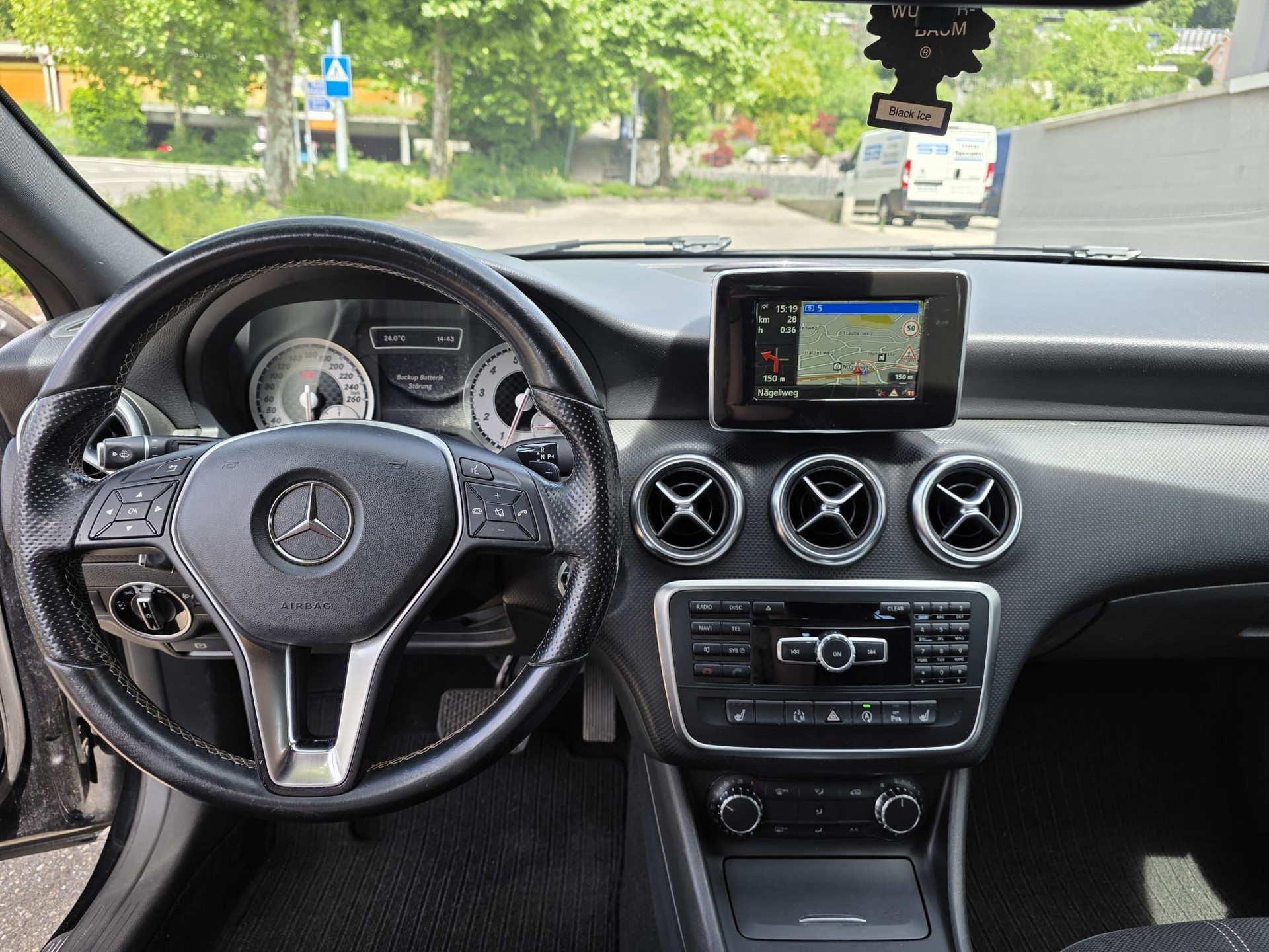 MERCEDES-BENZ A 180 Urban 7G-DCT-image-6