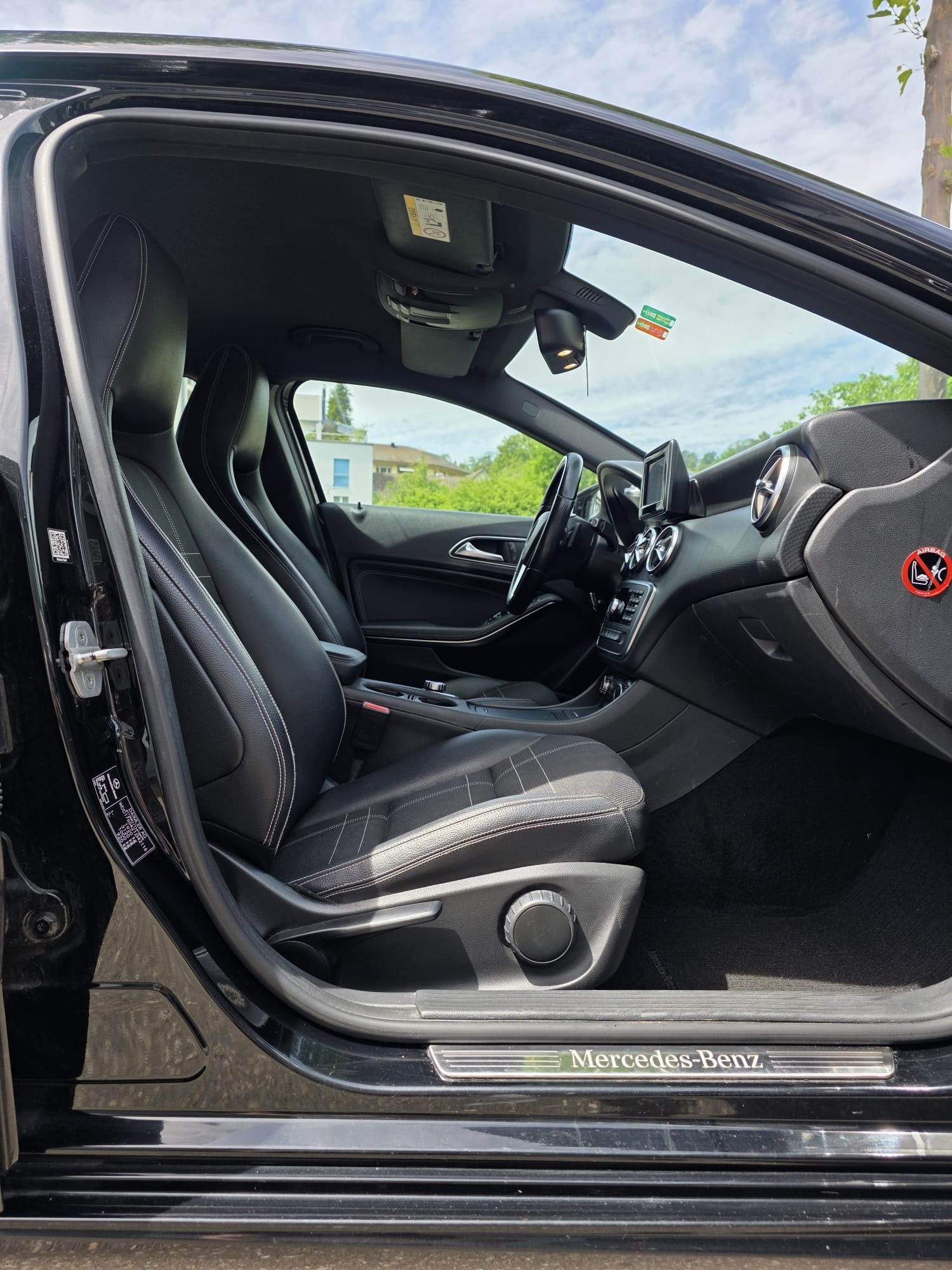 MERCEDES-BENZ A 180 Urban 7G-DCT-image-8