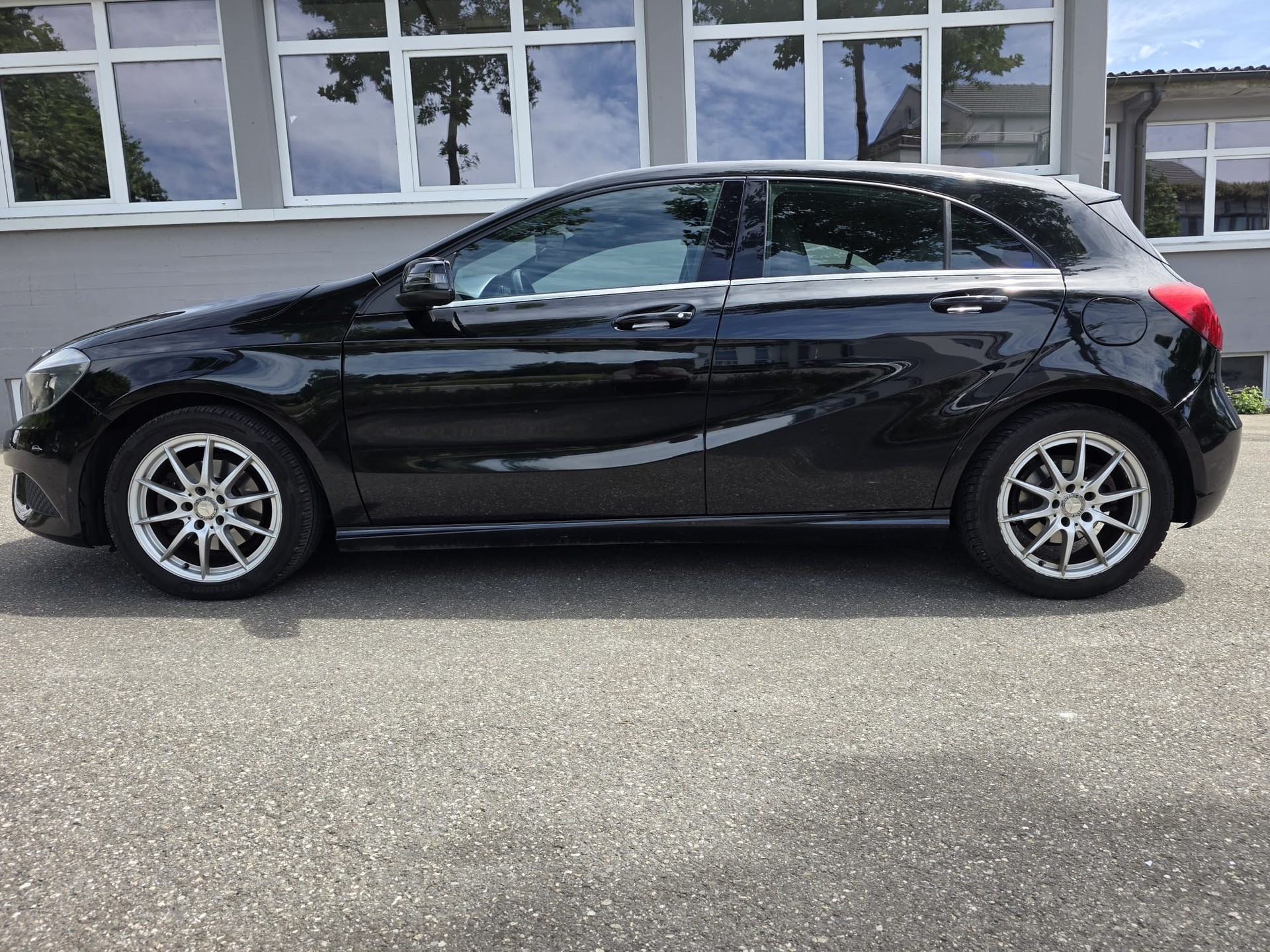 MERCEDES-BENZ A 180 Urban 7G-DCT-image-13