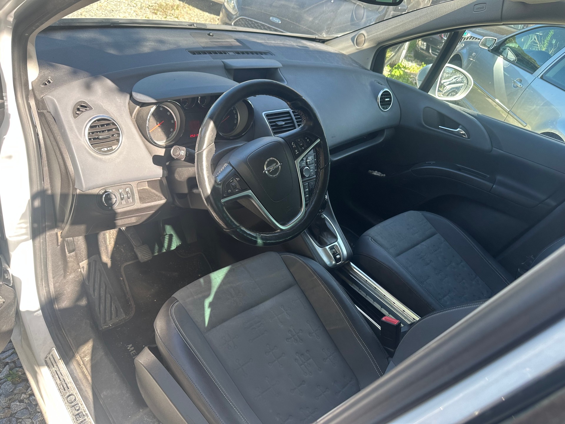 OPEL Meriva 1.6 CDTi Midnight Edition-image-4