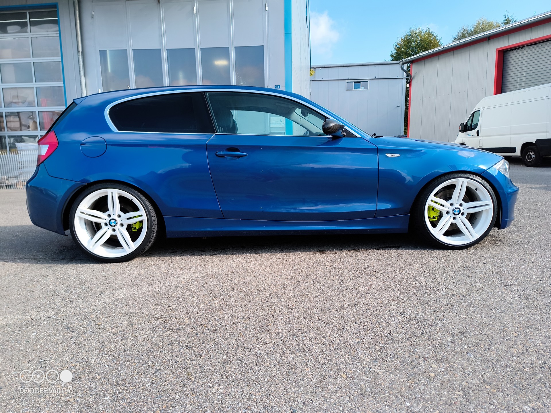 BMW 130i-image-2