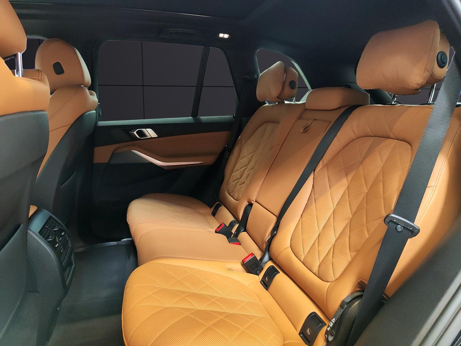 BMW X5 40i xDrive SAG 7-Platz-image-17