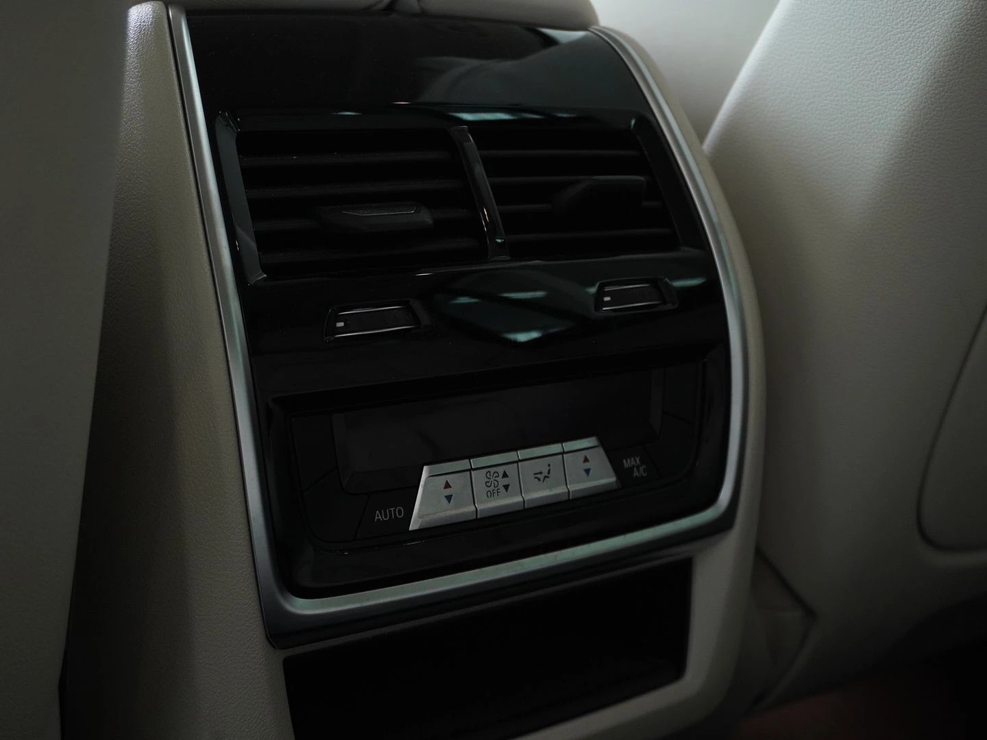 BMW X7 xDrive 40i Steptronic-image-11