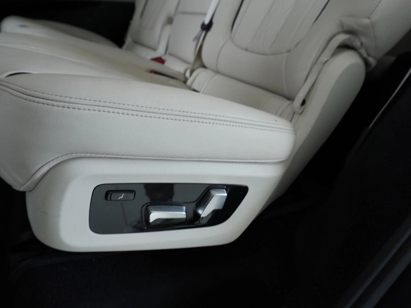BMW X7 xDrive 40i Steptronic-image-9