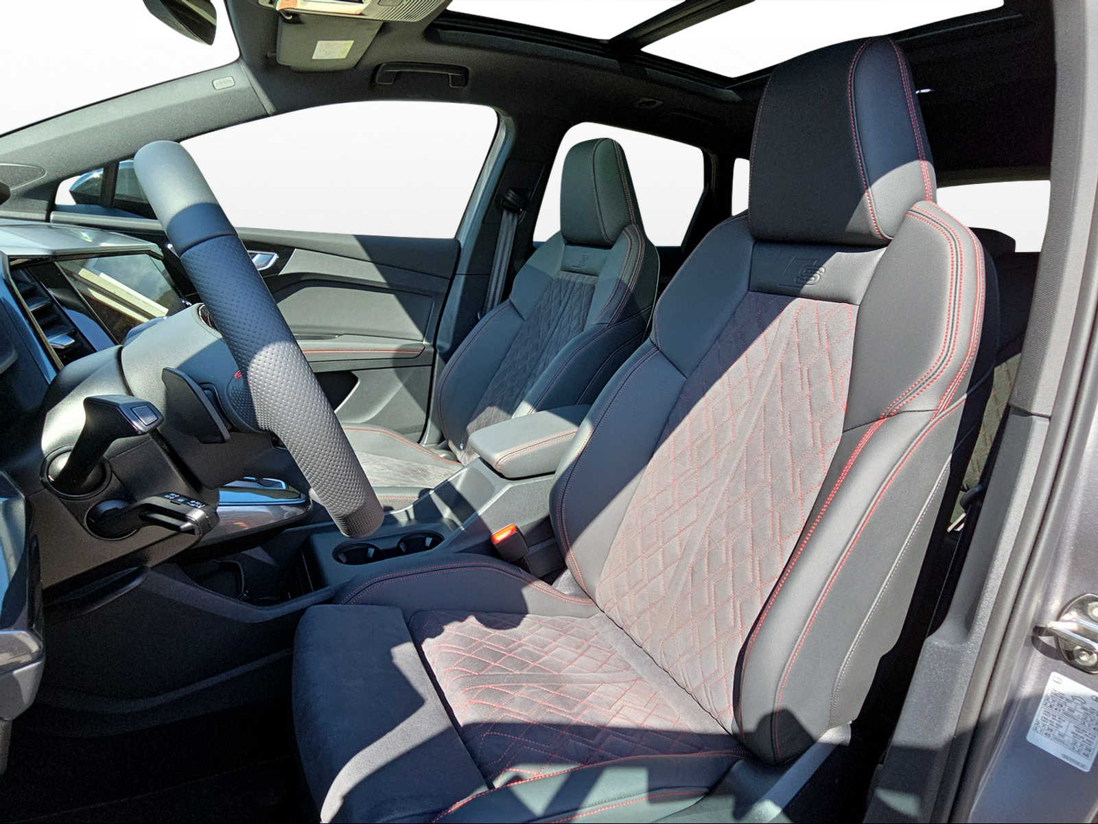 AUDI Q4 e-tron 45 Edition Swiss Ski quattro-image-7