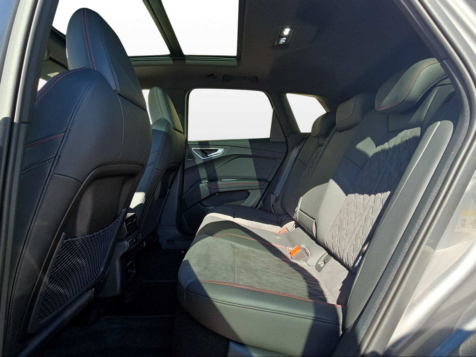 AUDI Q4 e-tron 45 Edition Swiss Ski quattro-image-10