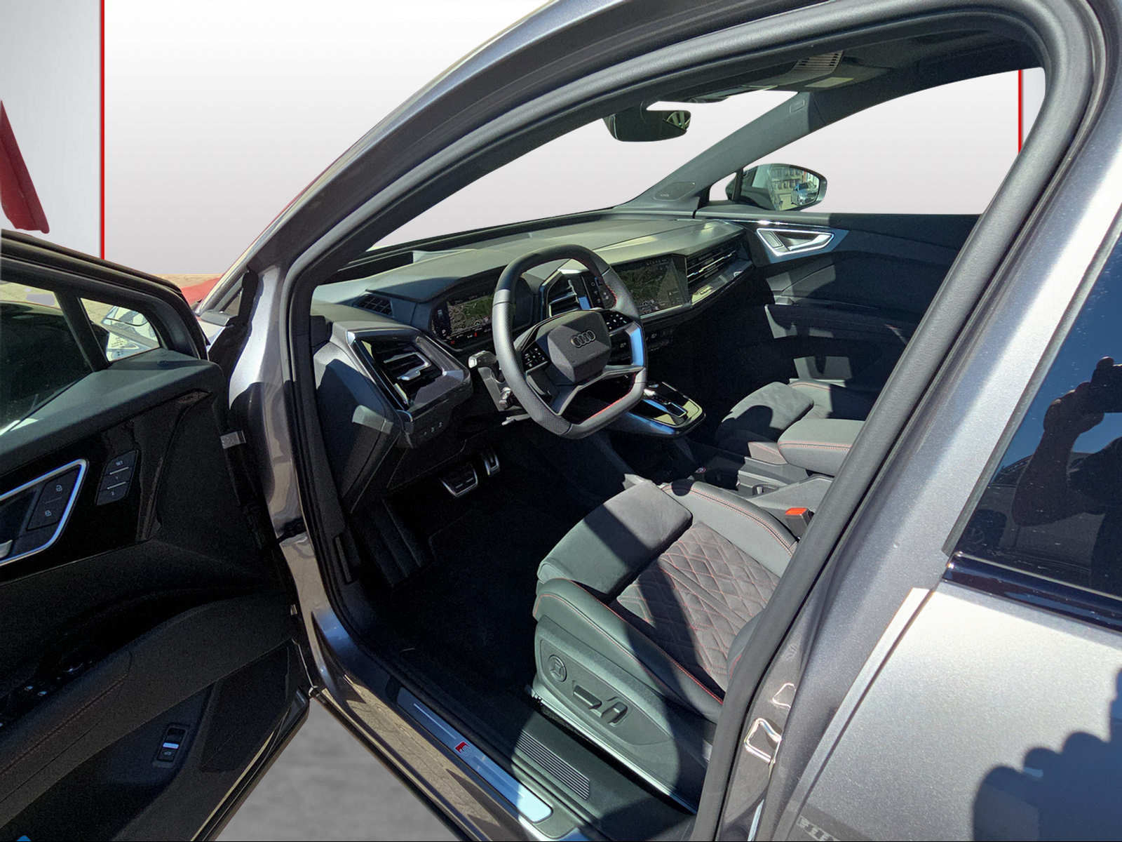 AUDI Q4 e-tron 45 Edition Swiss Ski quattro-image-5