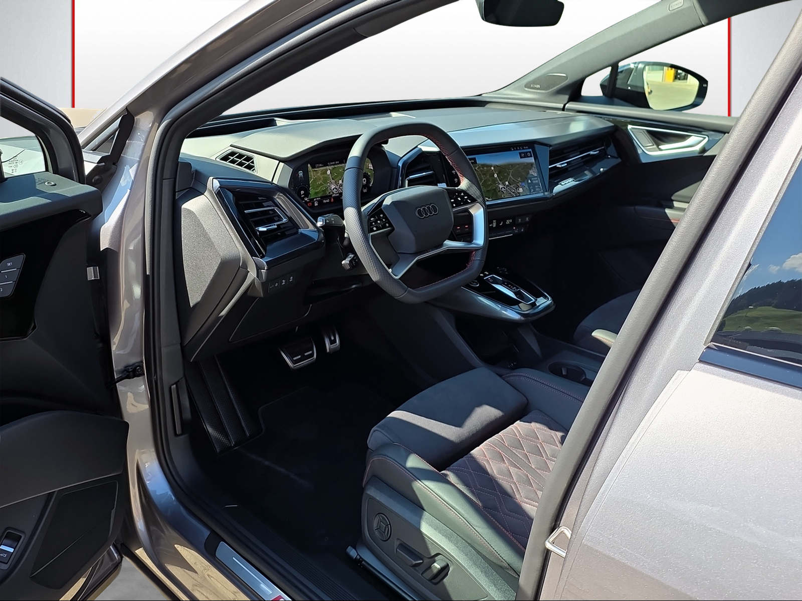AUDI Q4 e-tron 45 Edition Swiss Ski quattro-image-5