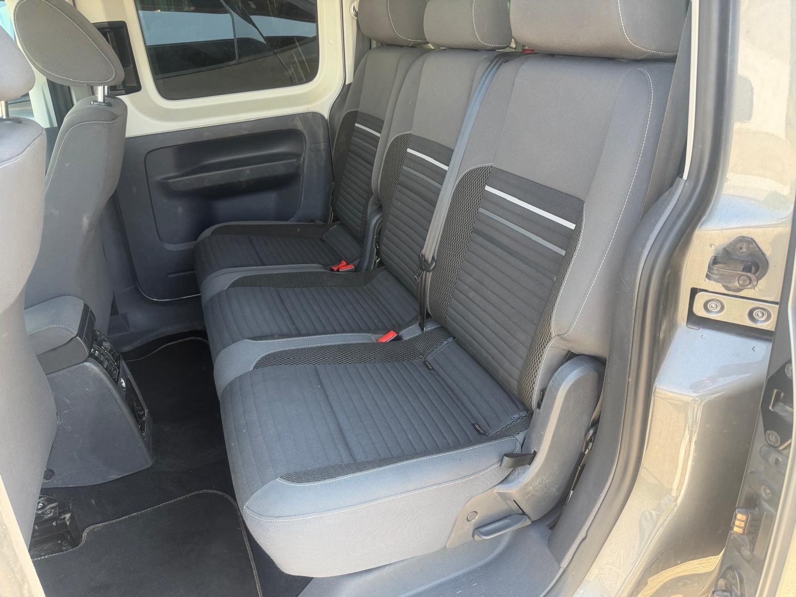 VW Caddy Maxi 1.6 TDI CR Blue Motion Family CUP-image-5
