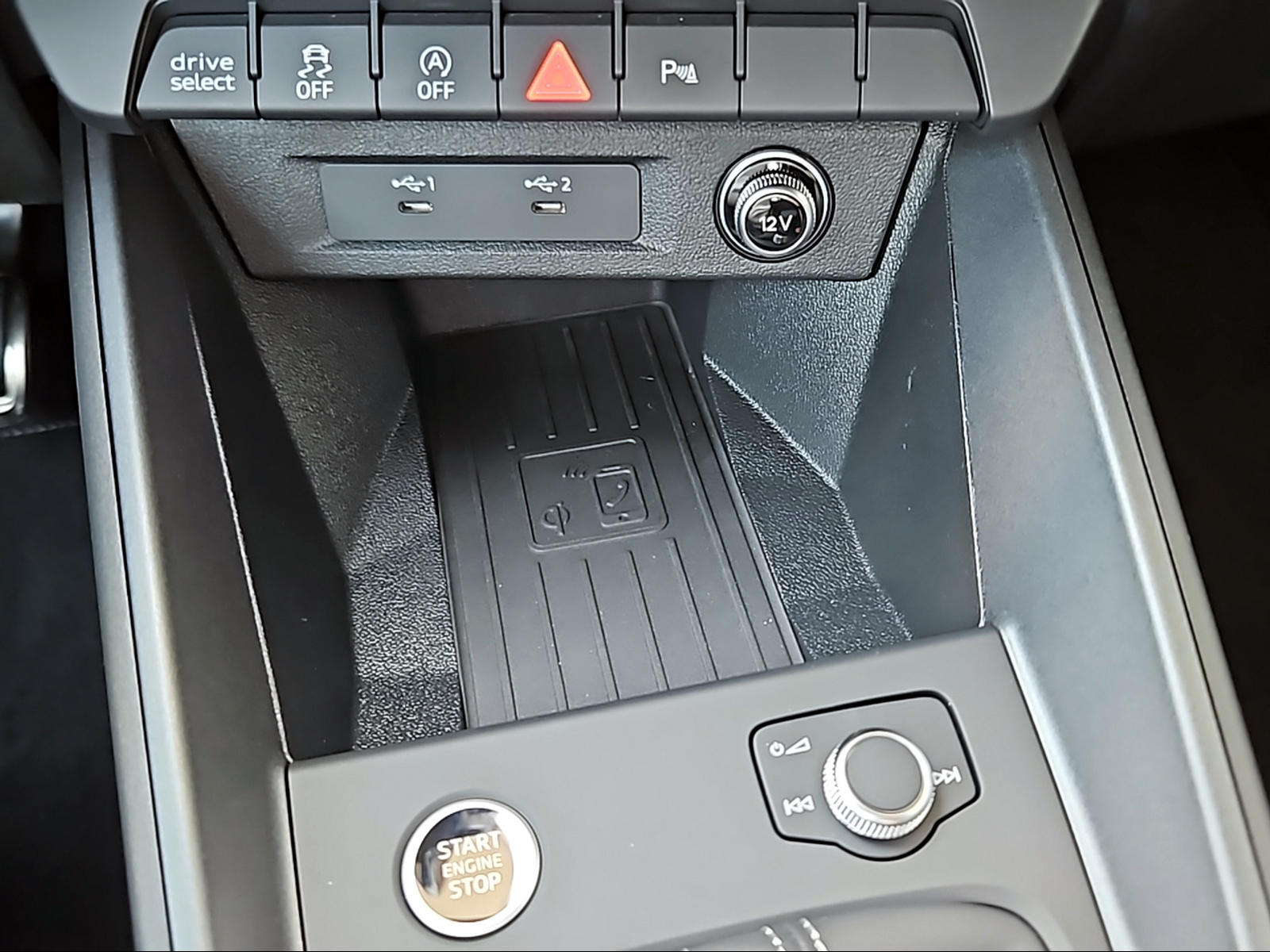 AUDI A1 Sportback 30 TFSI S Line Attraction S-tronic Gletscherweiss Metallic-image-15