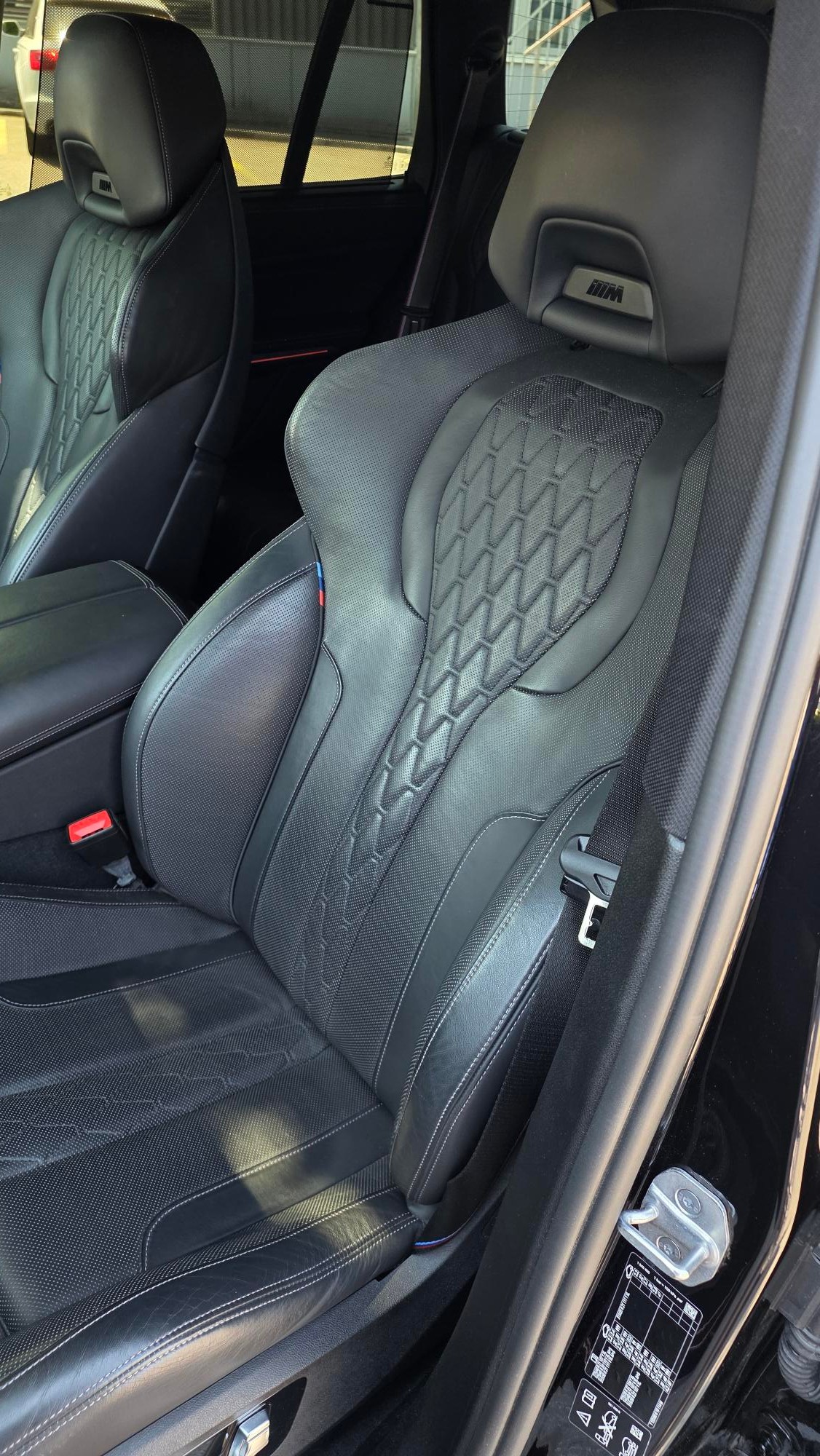 BMW M50i xDrive-image-14