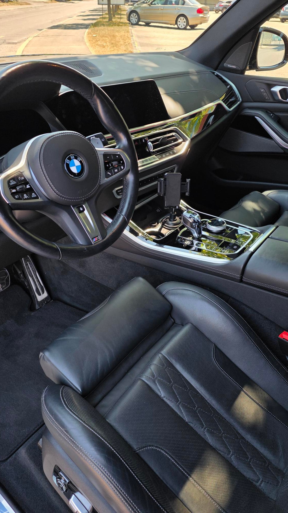 BMW M50i xDrive-image-11