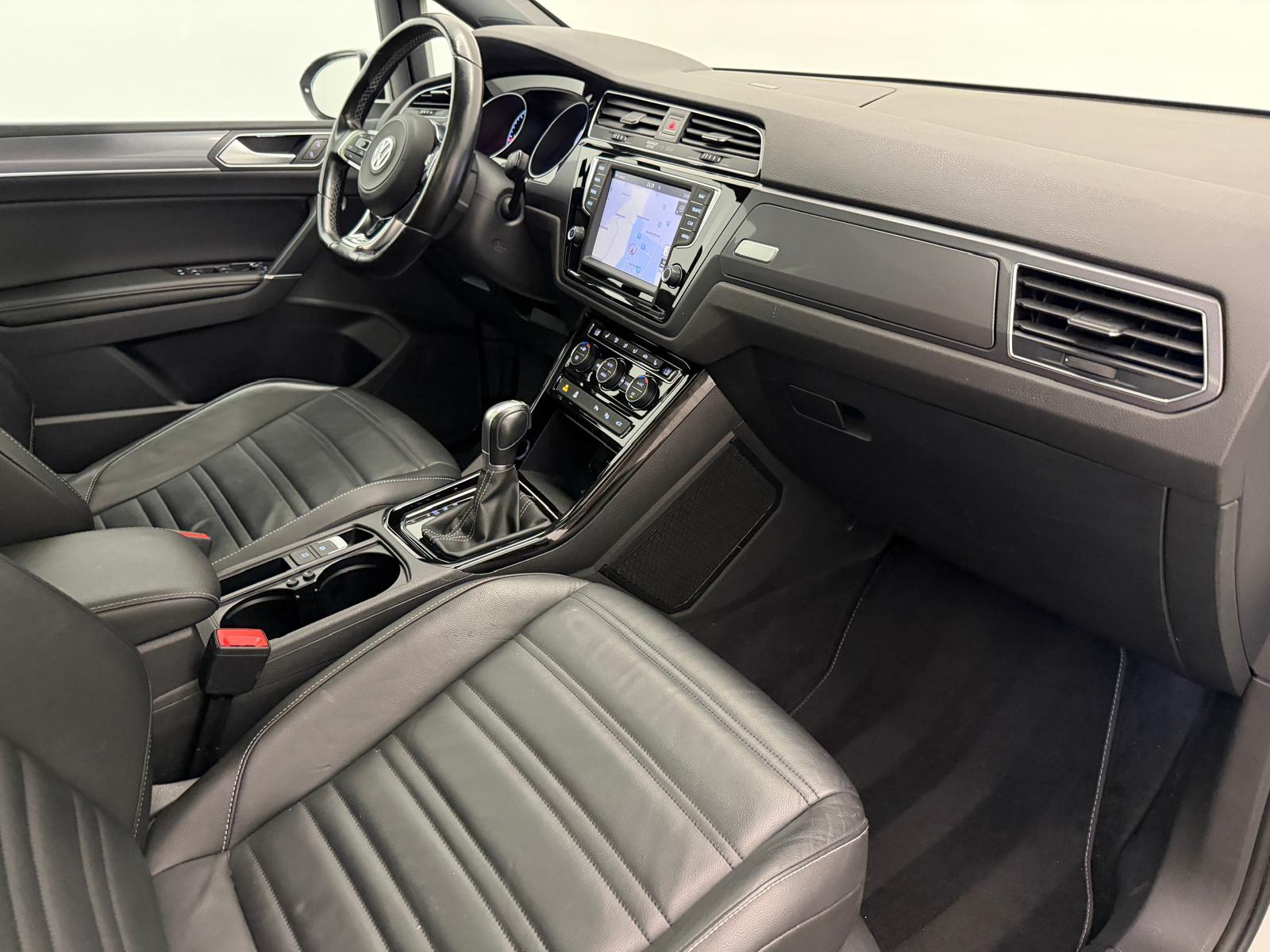 VW Touran 2.0 TDI SCR Highline R-Line DSG-image-11