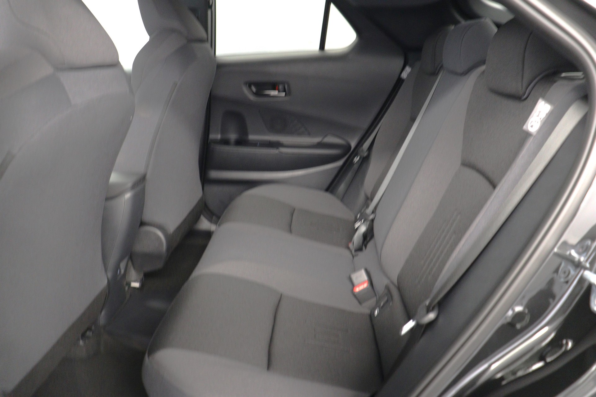TOYOTA C-HR 2.0 PHEV Swiss Edition-image-8