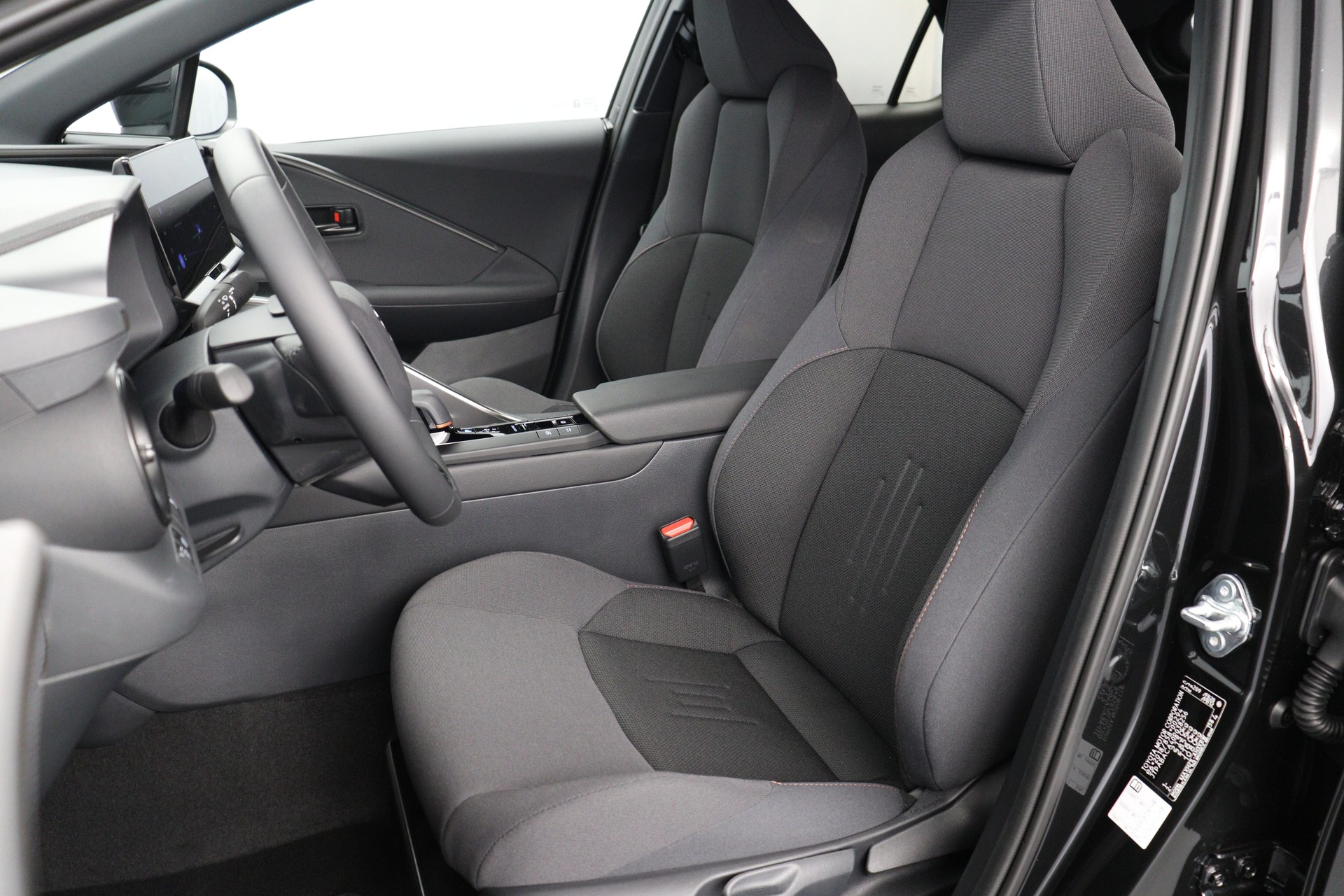 TOYOTA C-HR 2.0 PHEV Swiss Edition-image-2
