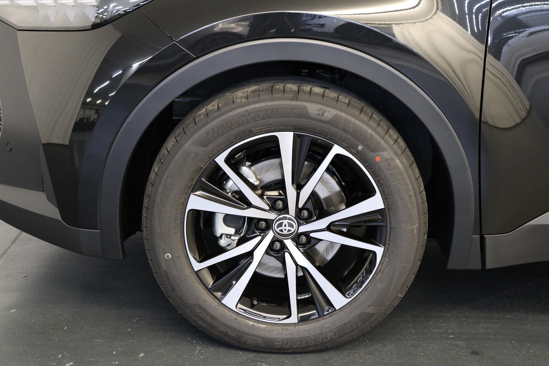 TOYOTA C-HR 2.0 PHEV Swiss Edition-image-12