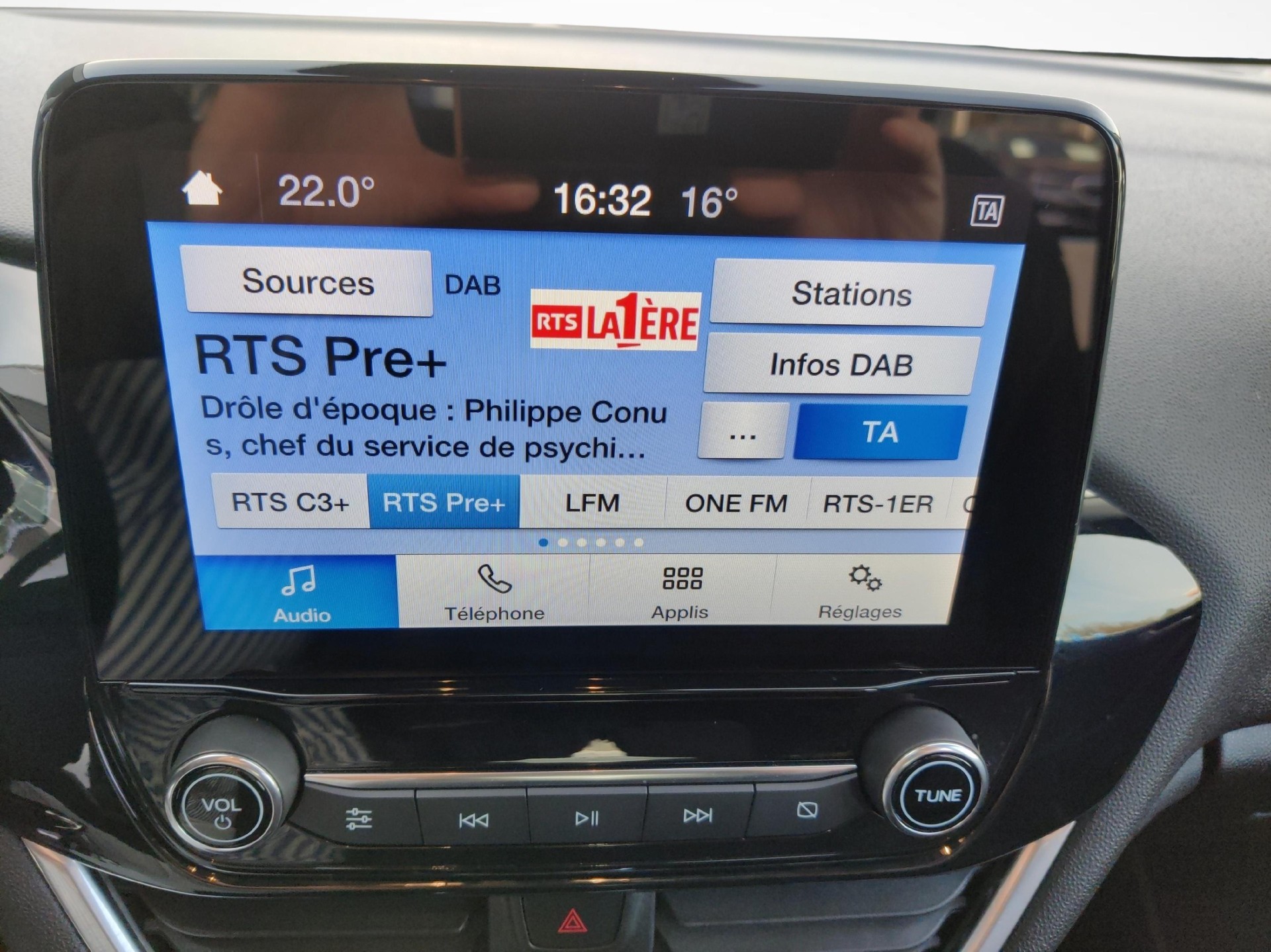 FORD Fiesta 1.0 EcoB Hybrid Titanium-image-13