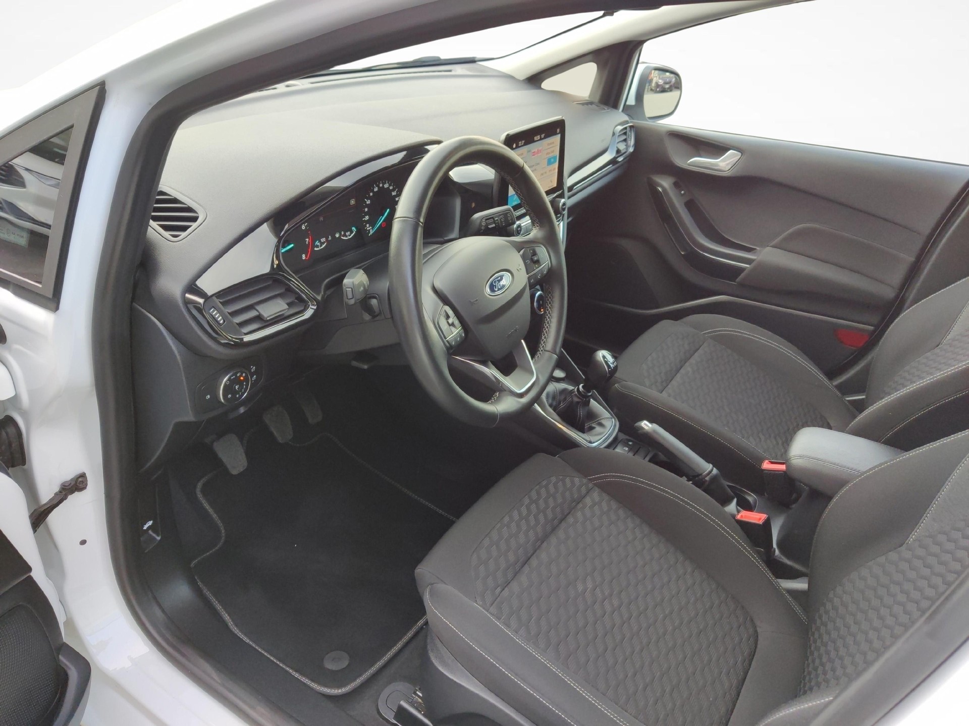 FORD Fiesta 1.0 EcoB Hybrid Titanium-image-7