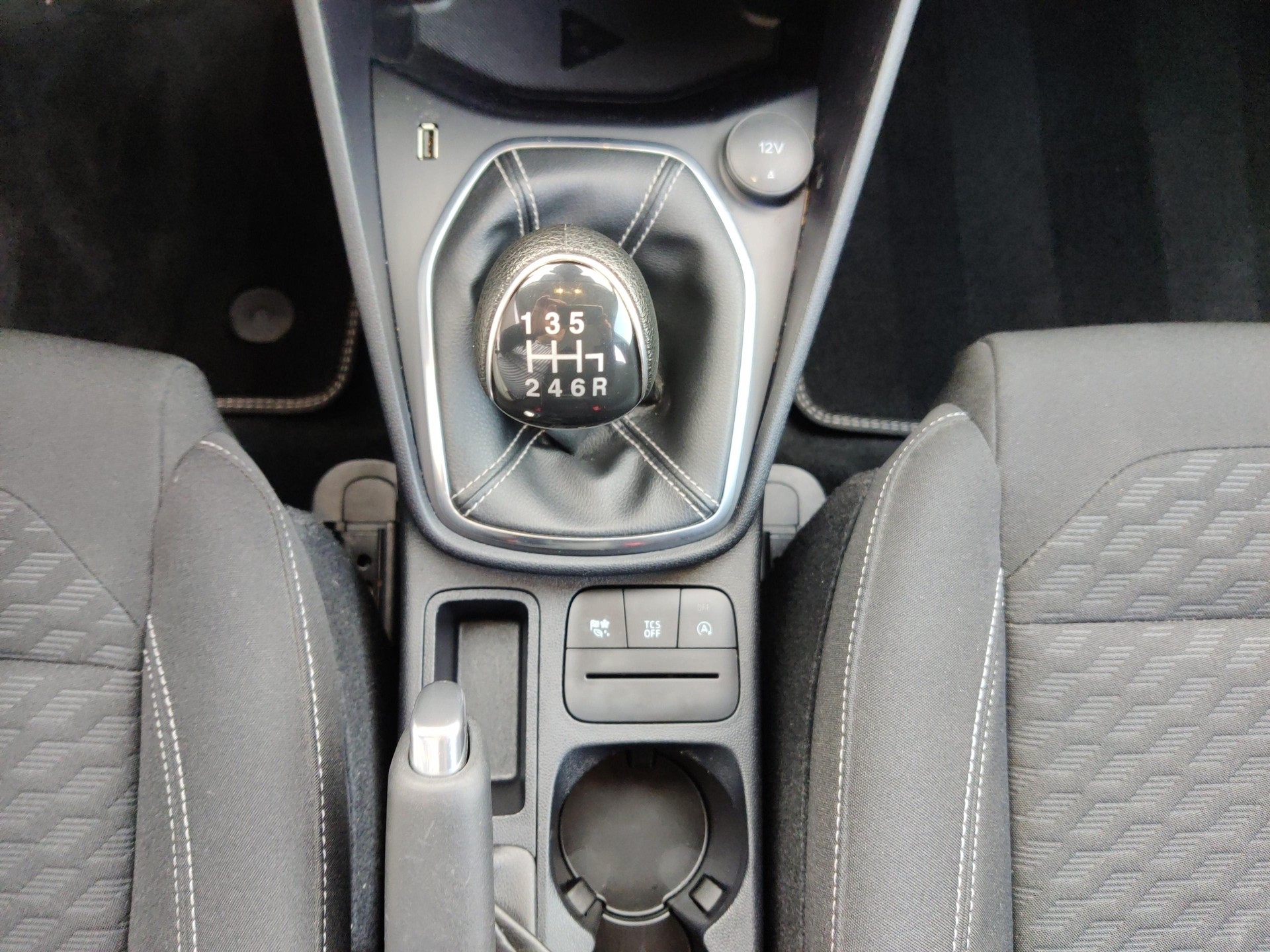 FORD Fiesta 1.0 EcoB Hybrid Titanium-image-17