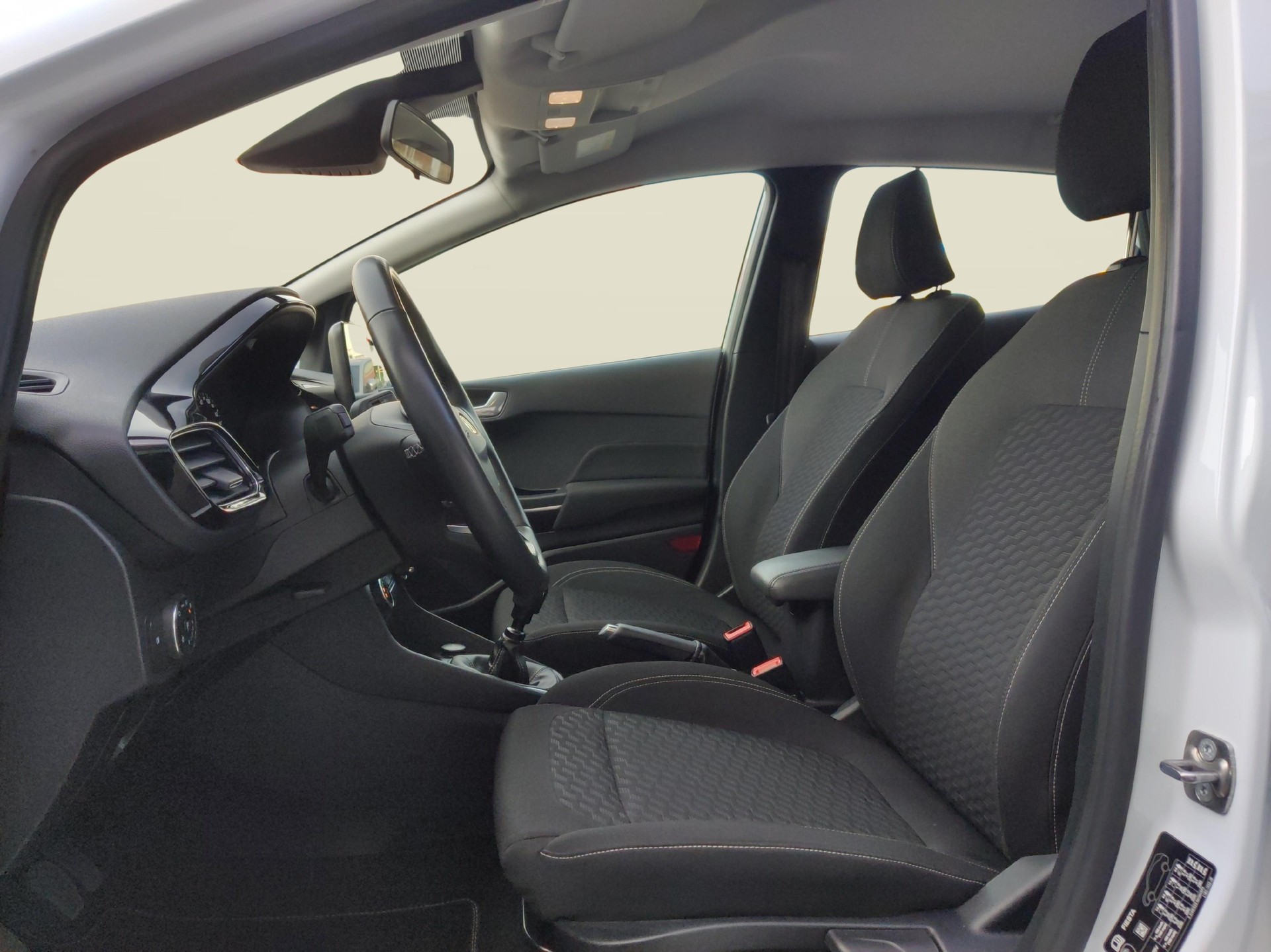 FORD Fiesta 1.0 EcoB Hybrid Titanium-image-8