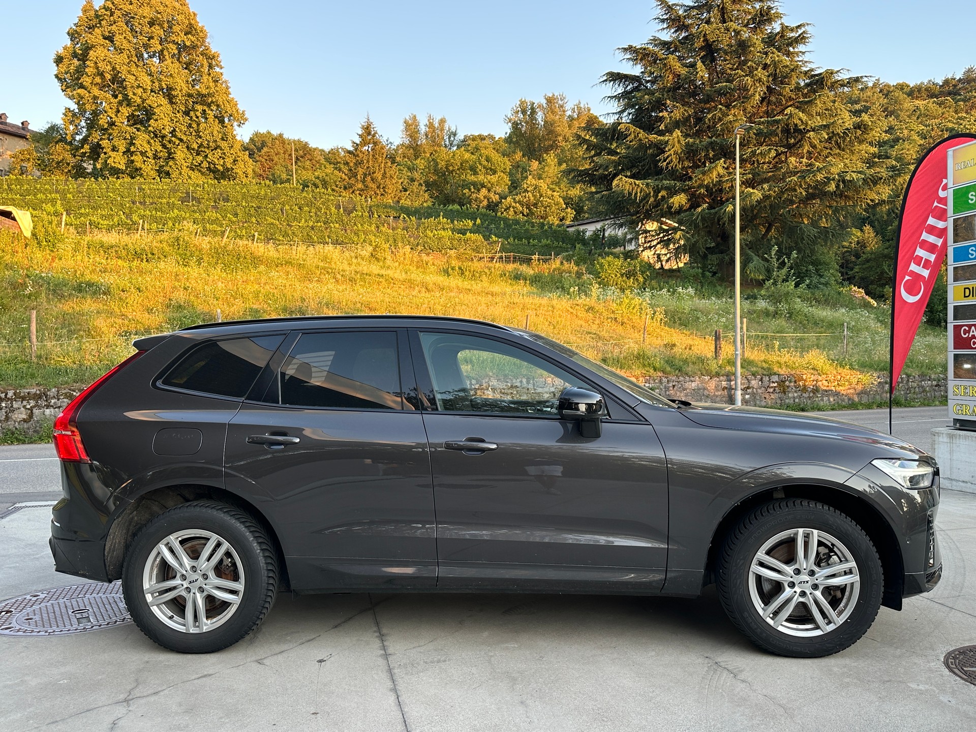 VOLVO XC60 T8 eAWD PluginHybrid Black Edition Geartronic-image-3