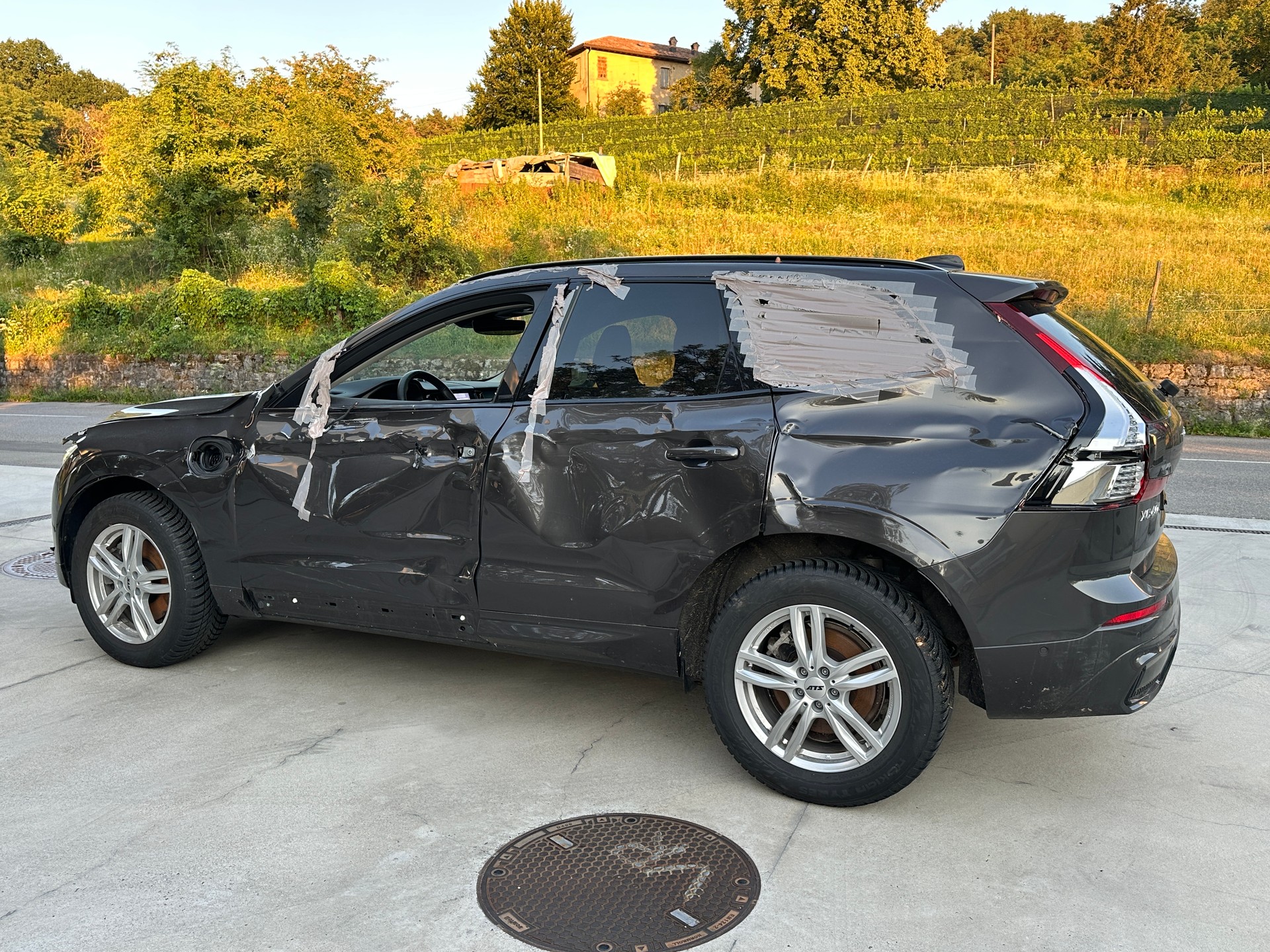 VOLVO XC60 T8 eAWD PluginHybrid Black Edition Geartronic-image-6