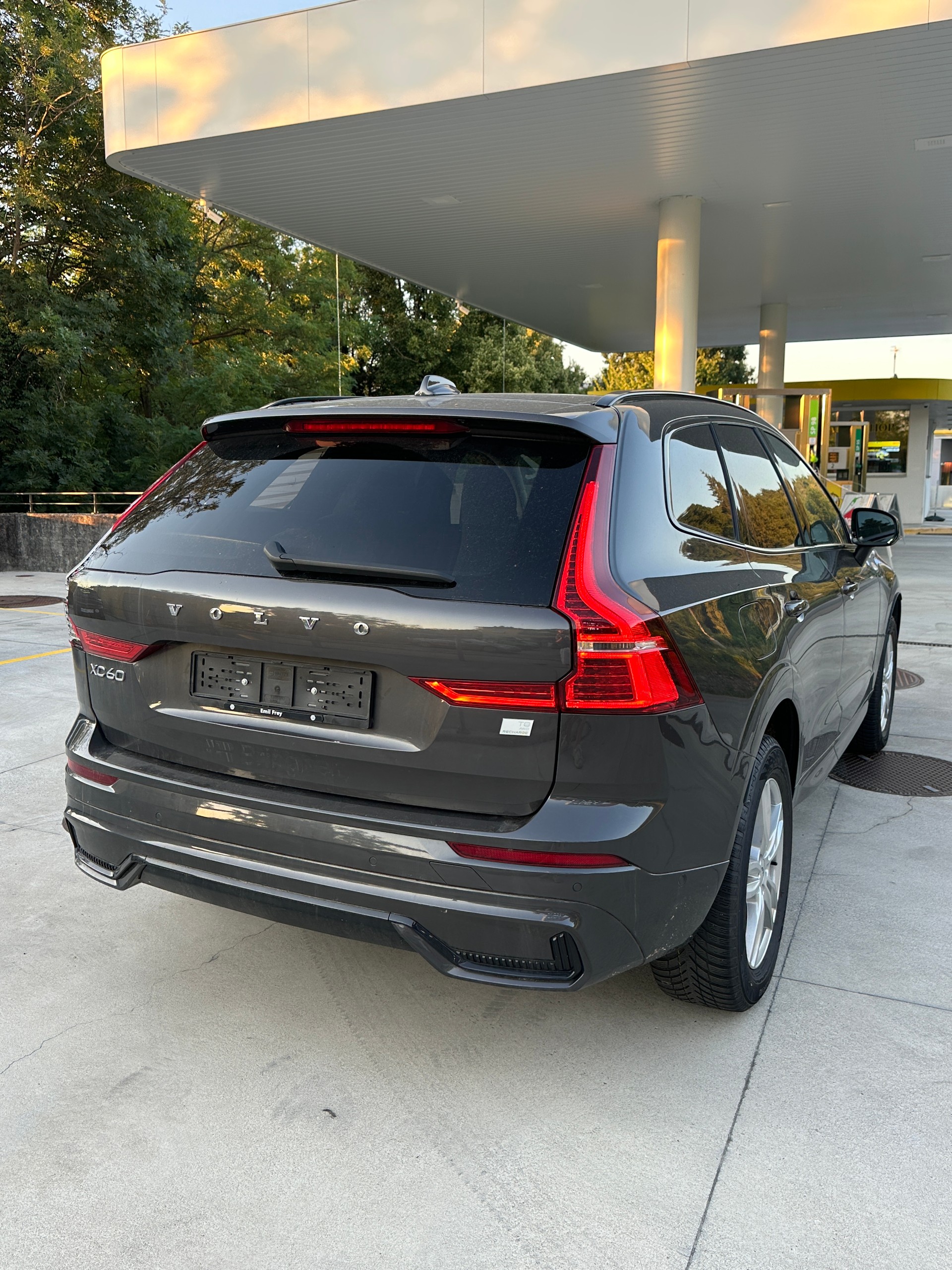 VOLVO XC60 T8 eAWD PluginHybrid Black Edition Geartronic-image-4