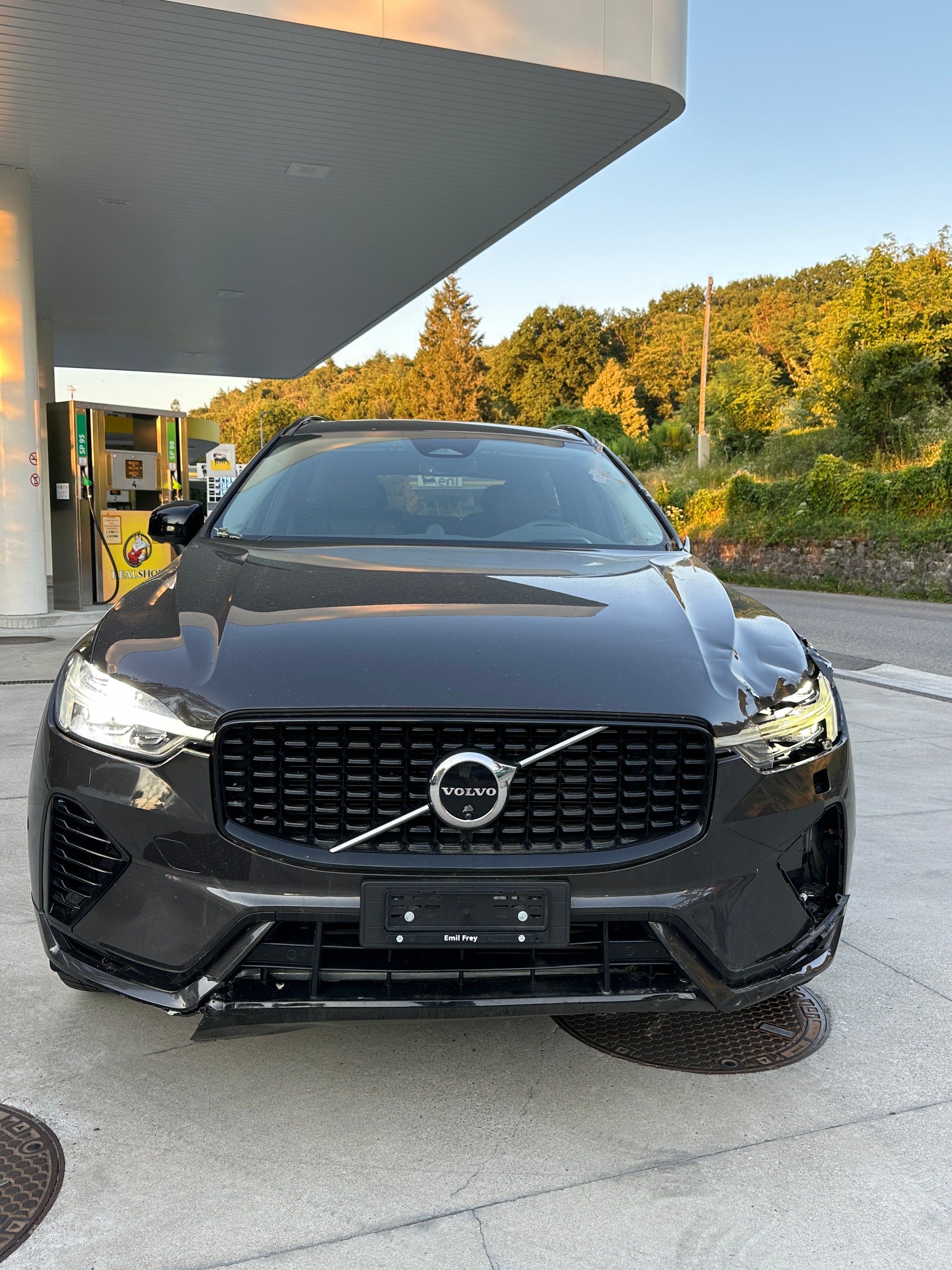 VOLVO XC60 T8 eAWD PluginHybrid Black Edition Geartronic-image-1